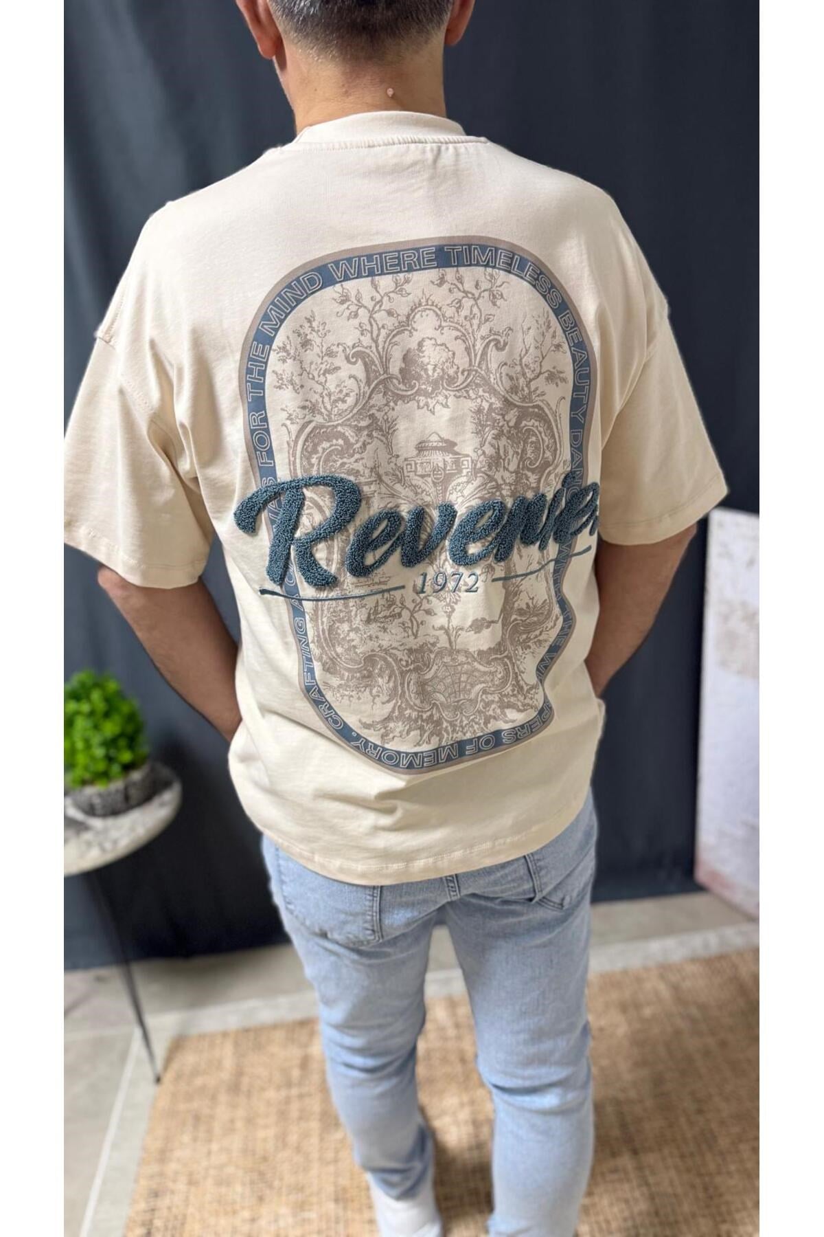 REVENİE OVERSİZE SIRTI BASKILI TİŞÖRT