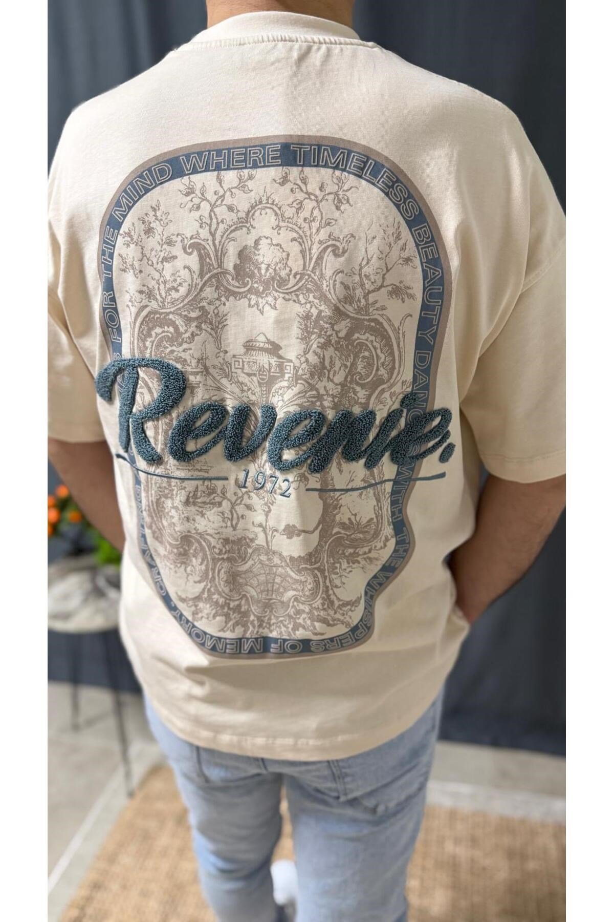 REVENİE OVERSİZE SIRTI BASKILI TİŞÖRT