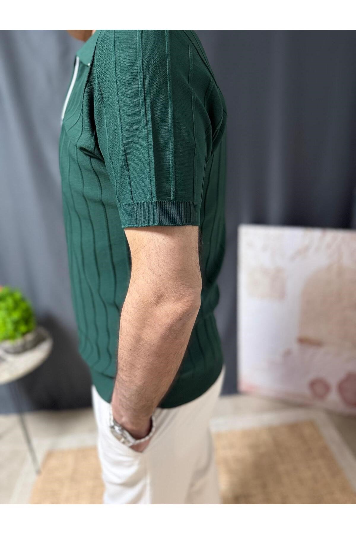 YAKASI ÇİZGİ DETAYLI FERMUARLI POLO YAKA FİT KESİM TİŞÖRT