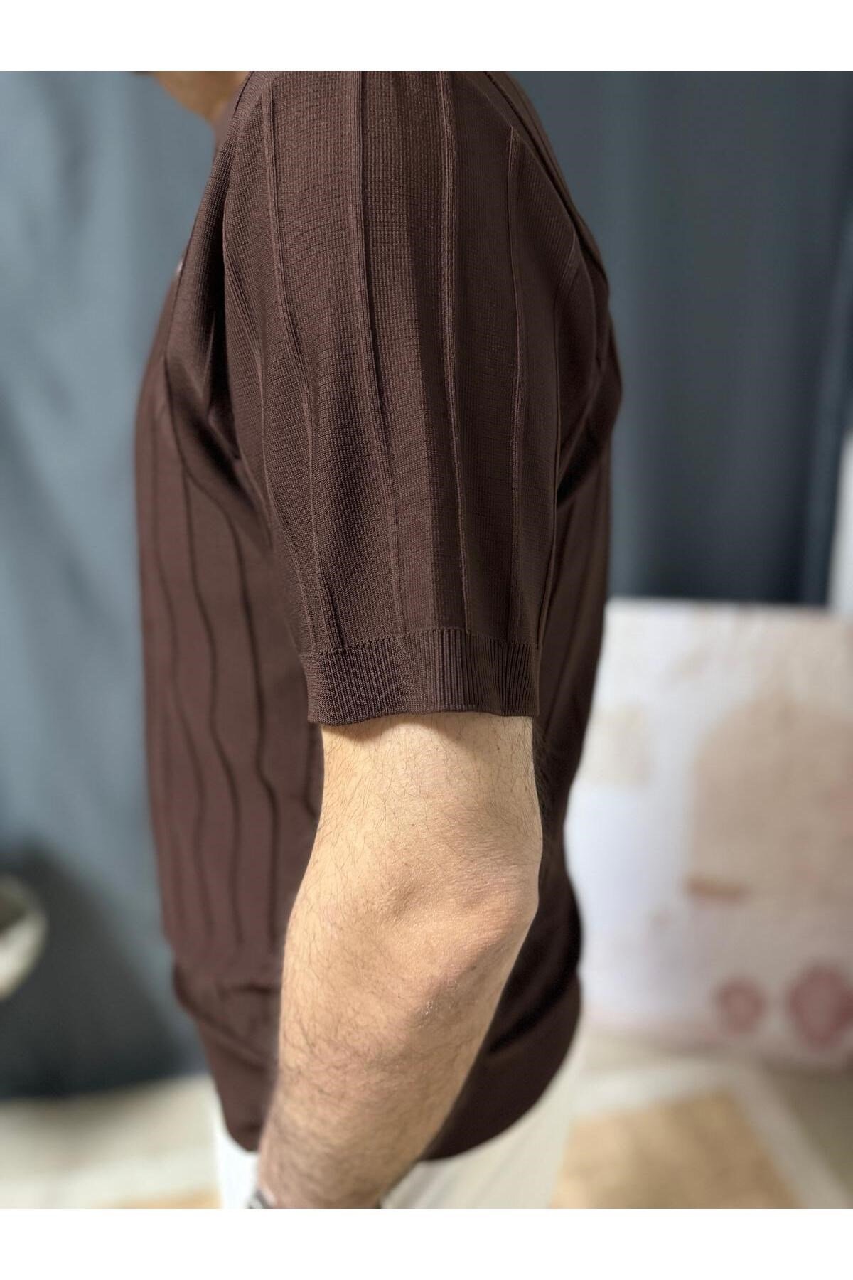 YAKASI ÇİZGİ DETAYLI FERMUARLI POLO YAKA FİT KESİM TİŞÖRT