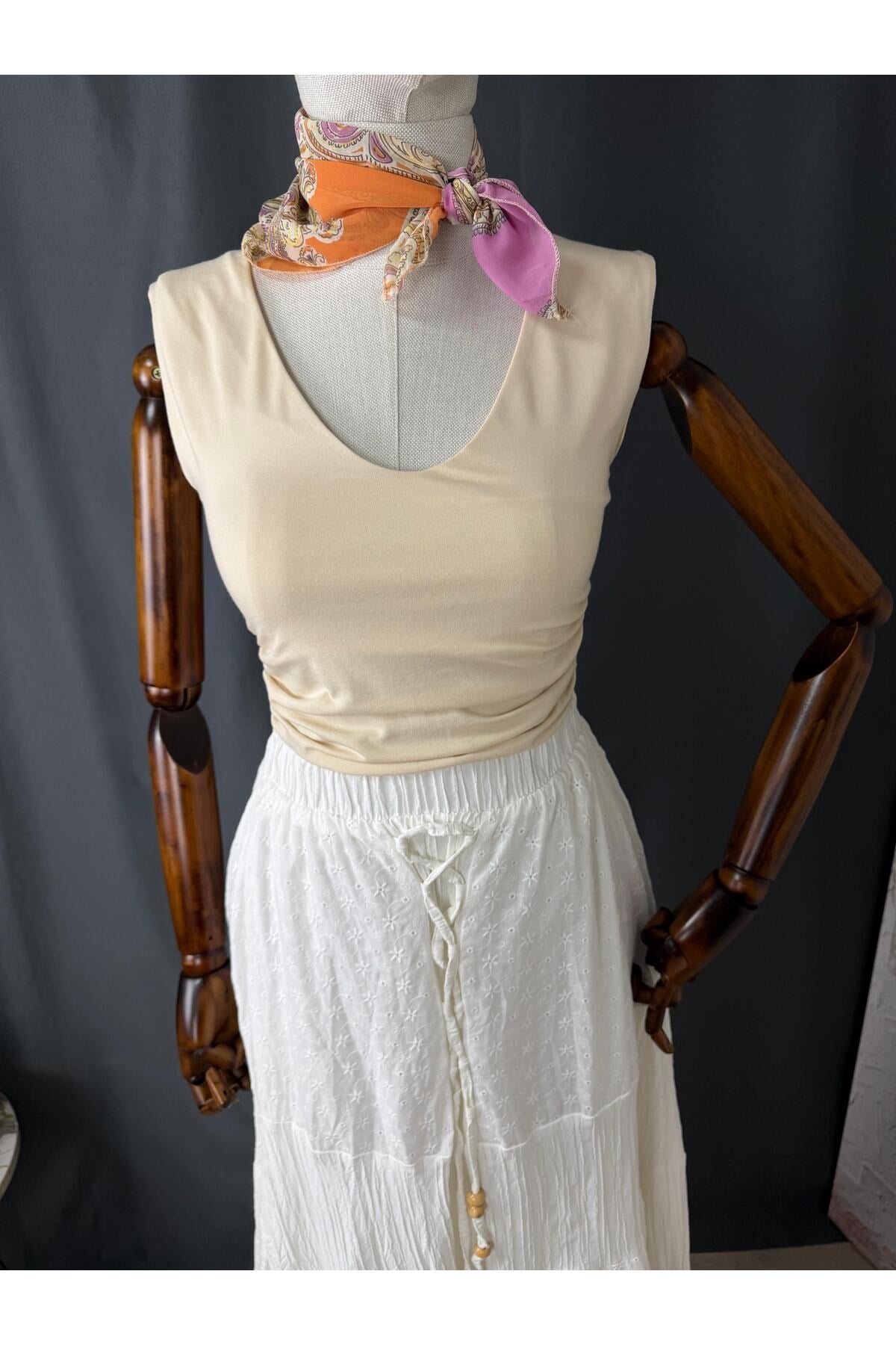 YANLARI BÜZGÜLÜ BODY