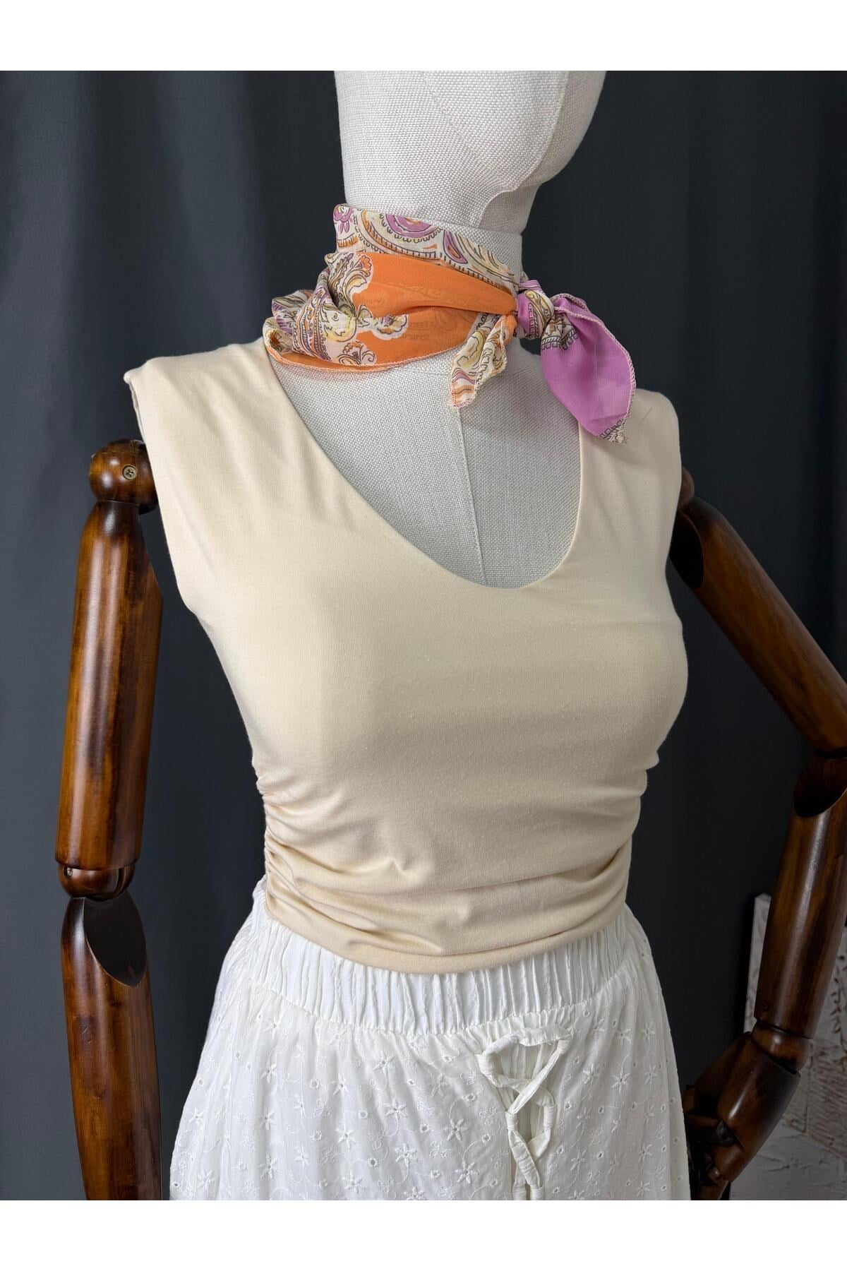 YANLARI BÜZGÜLÜ BODY