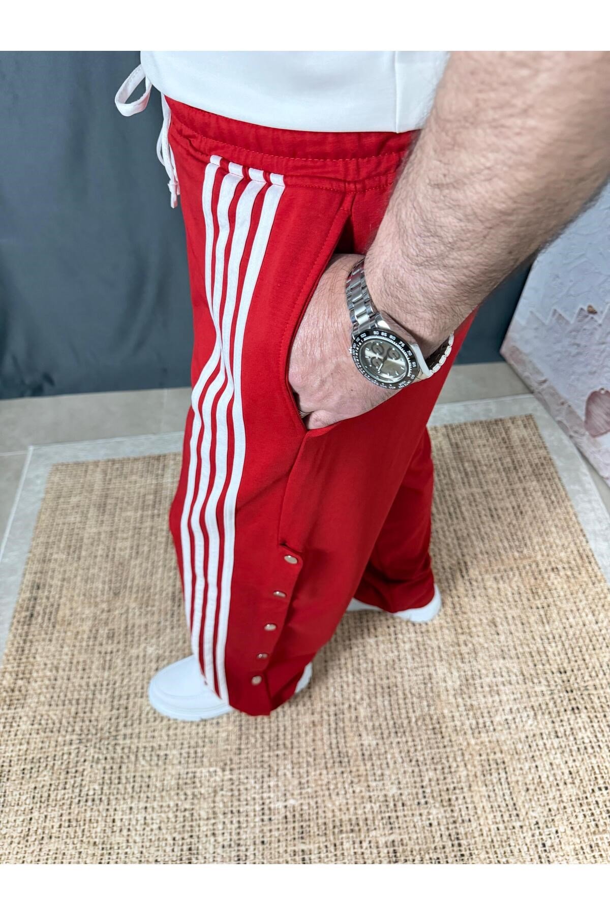 YANLARI DÜĞMELİ BAGGY EŞOFMAN