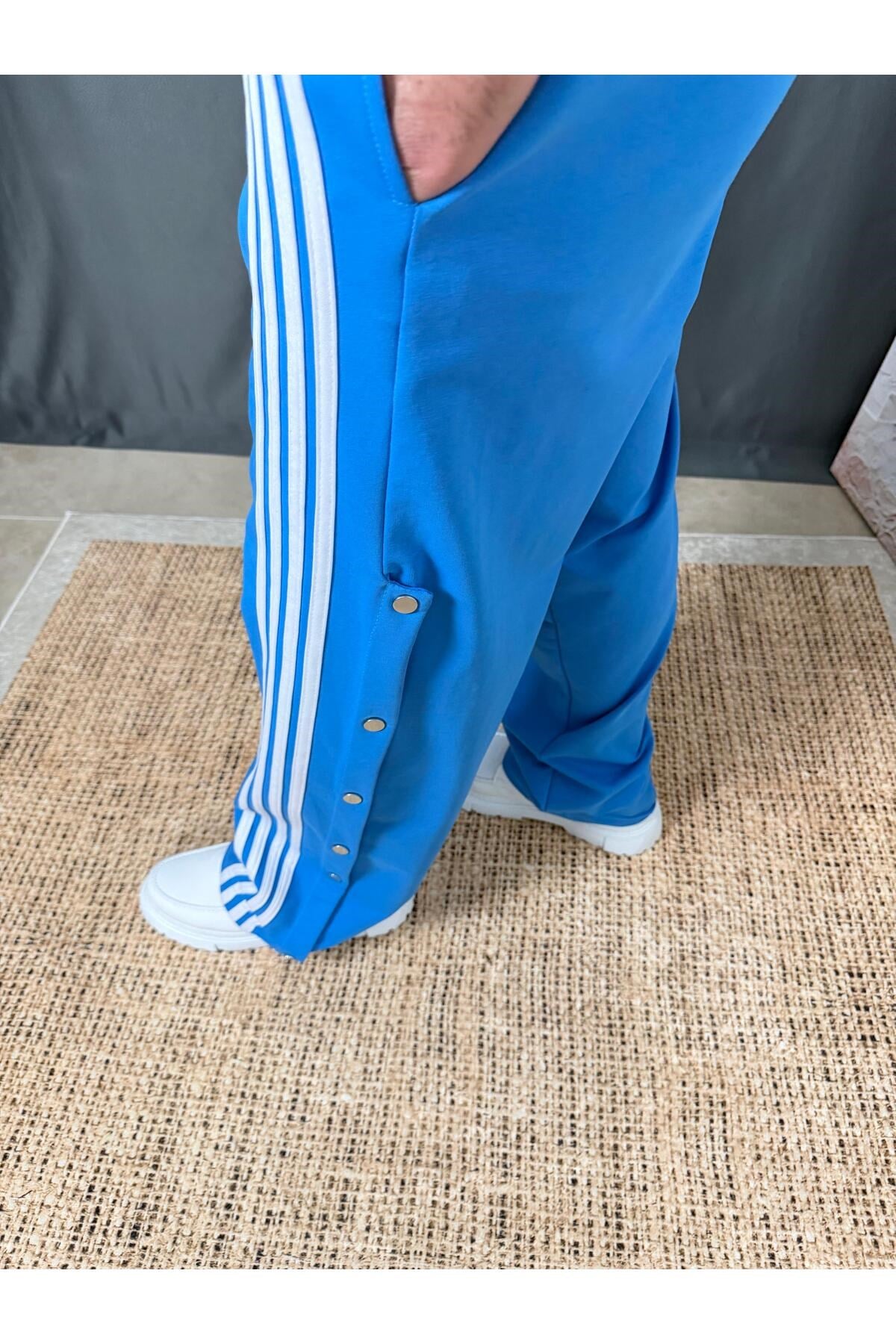 YANLARI DÜĞMELİ BAGGY EŞOFMAN