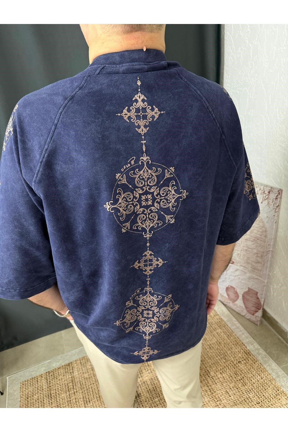 YIKAMALI ÖN ARKA BASKILI TİŞÖRT