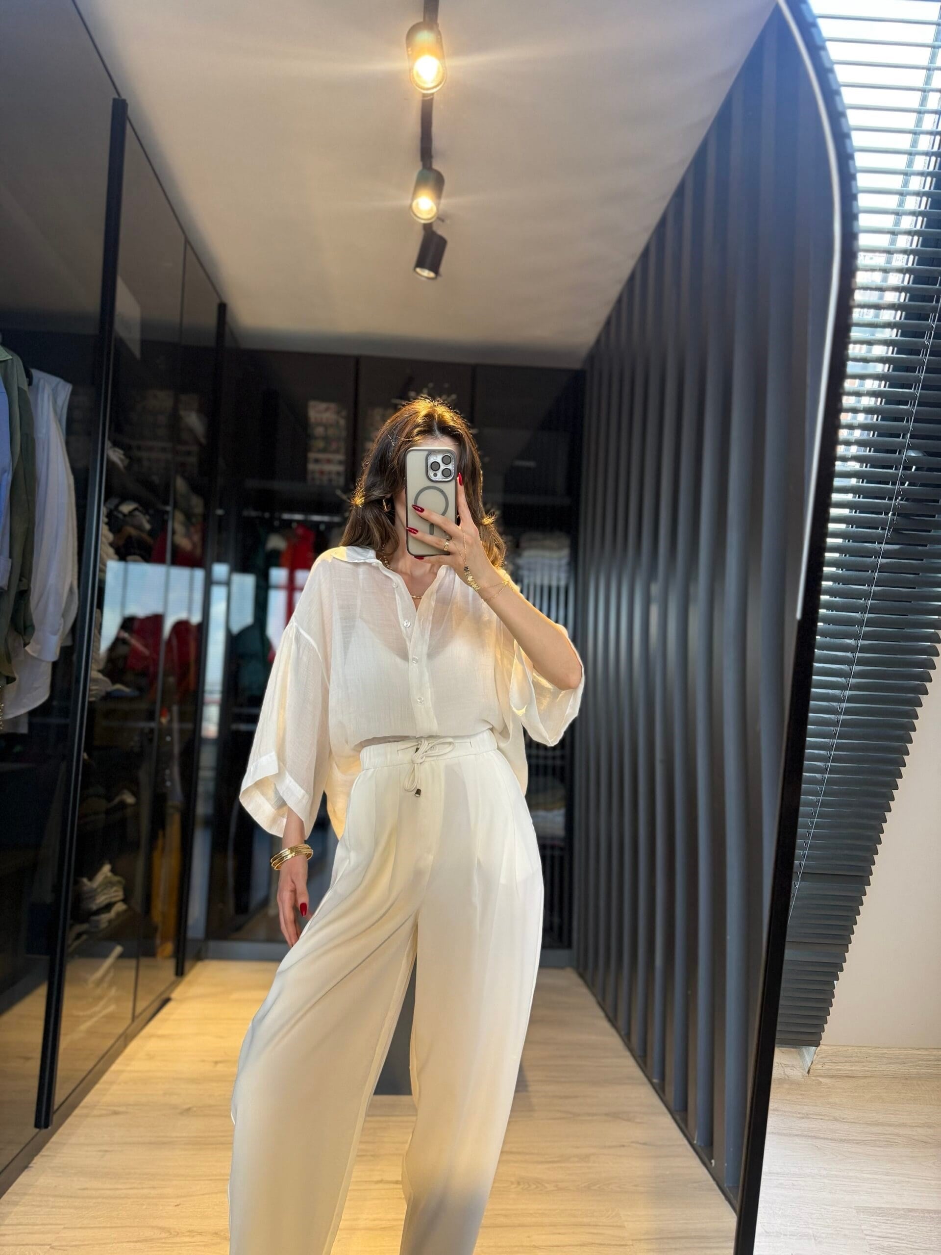 Beyaz Oversize İpeksi Gömlek 