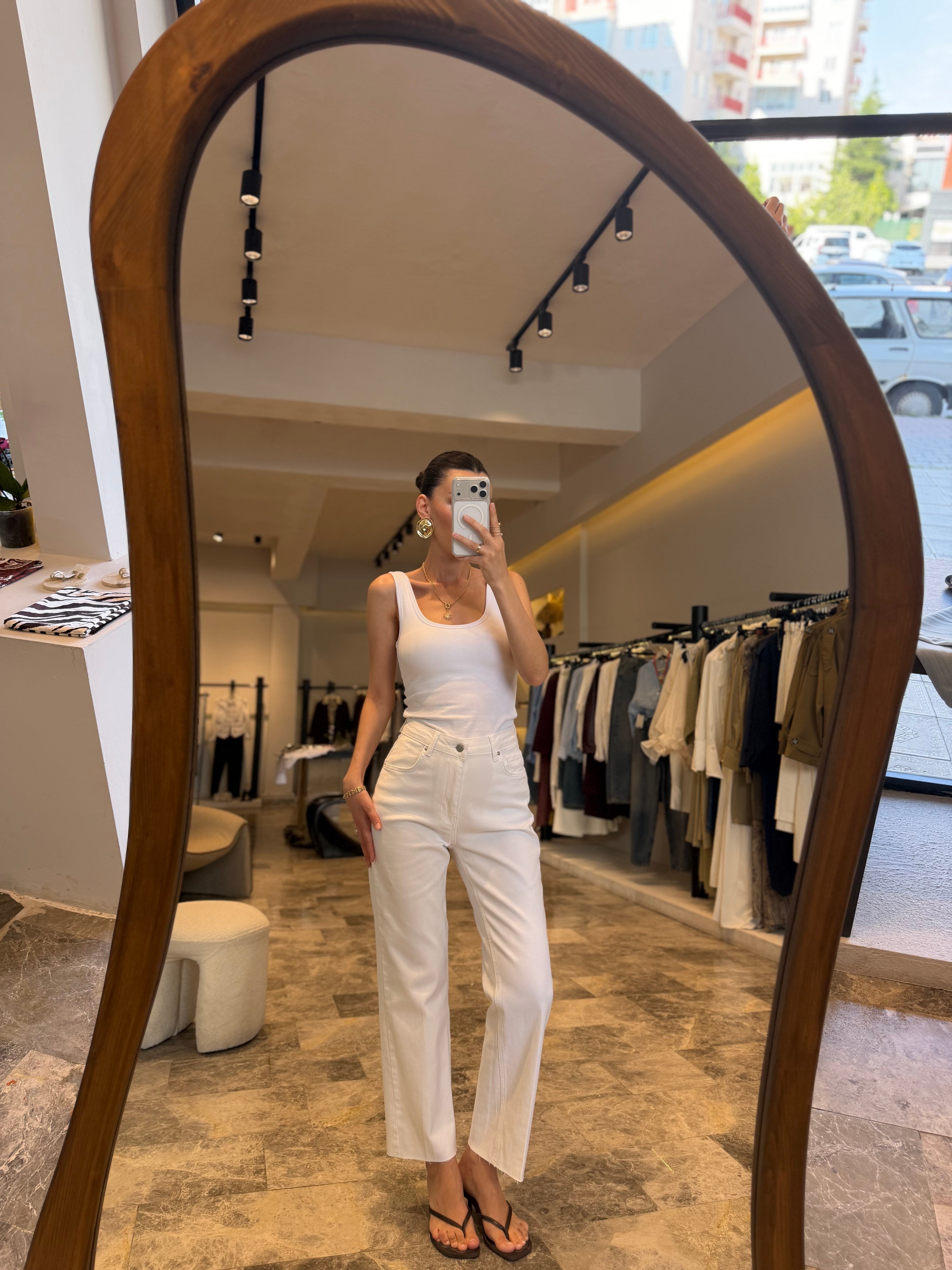 Beyaz Straight Jean