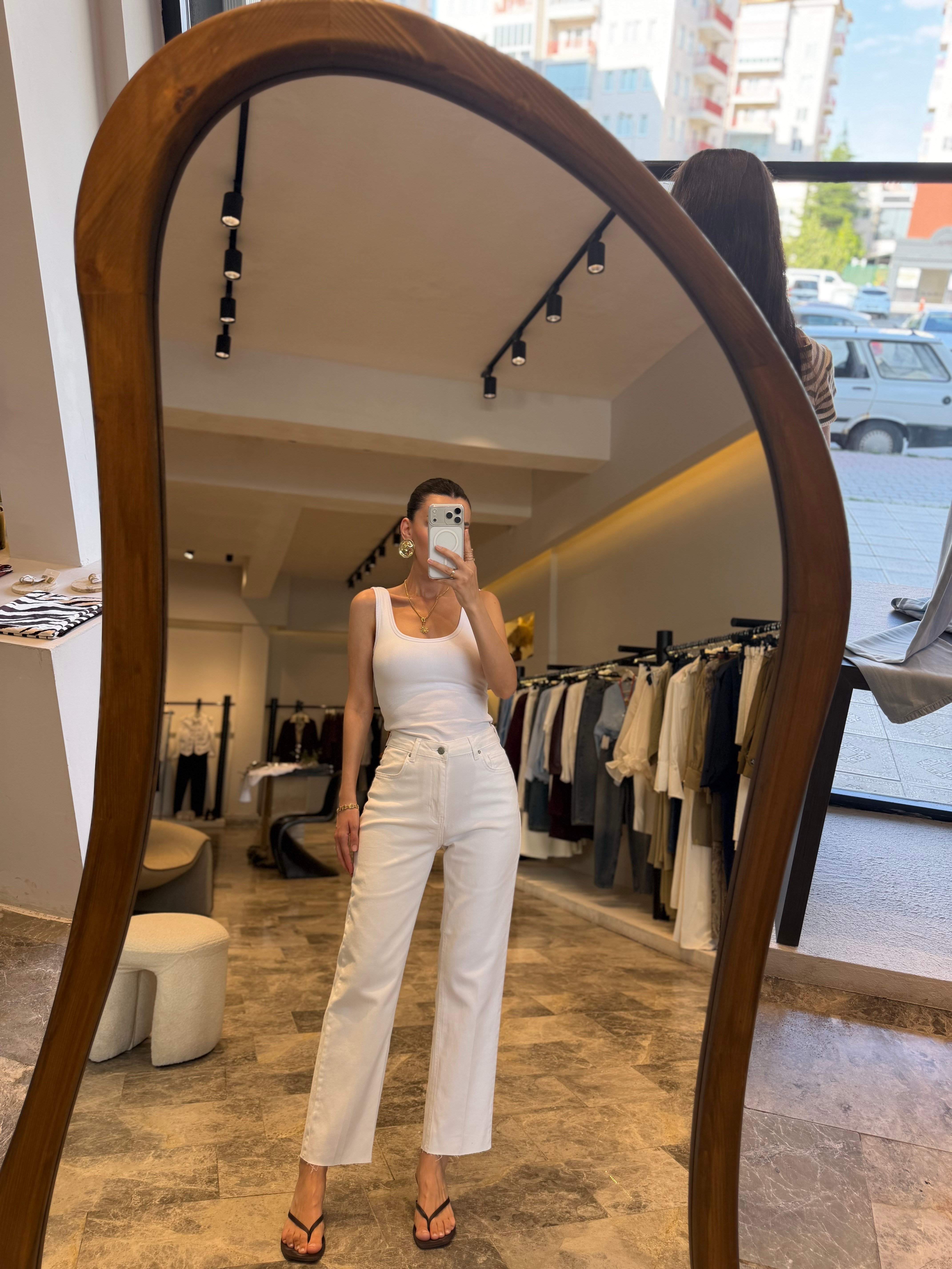 Beyaz Straight Jean