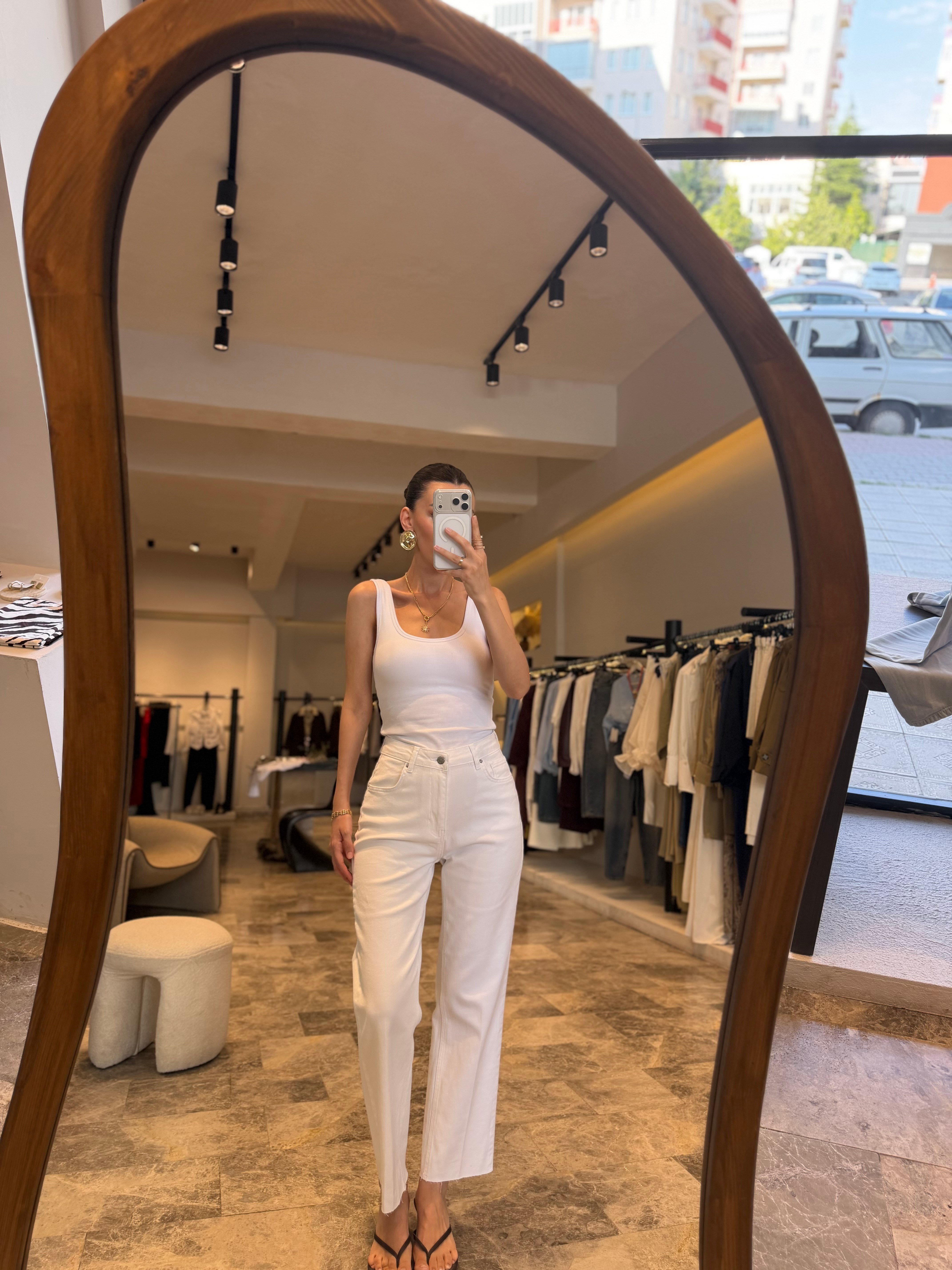 Beyaz Straight Jean