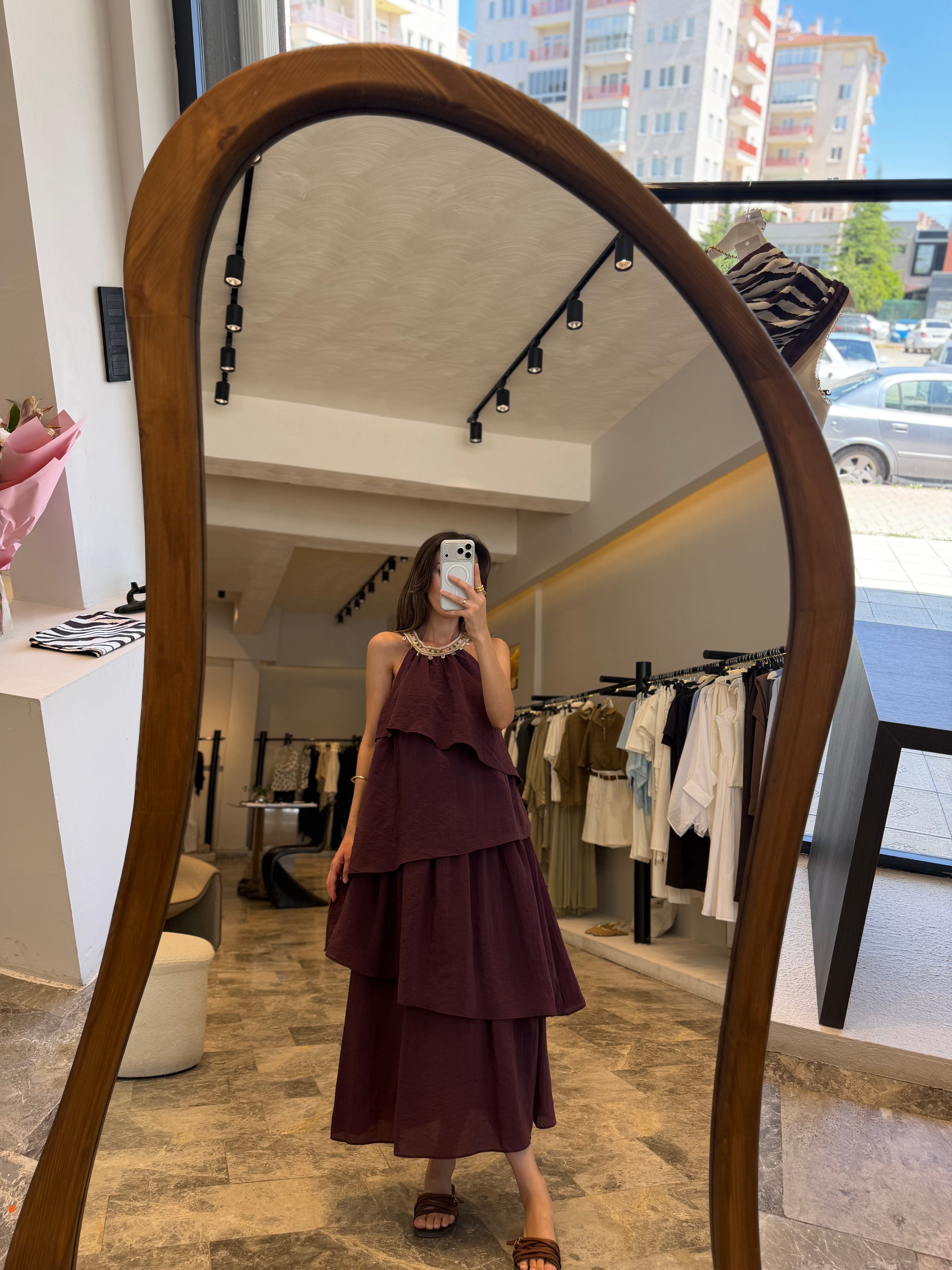 Bordo Yaka İşleme Detay Kat Kat Elbise