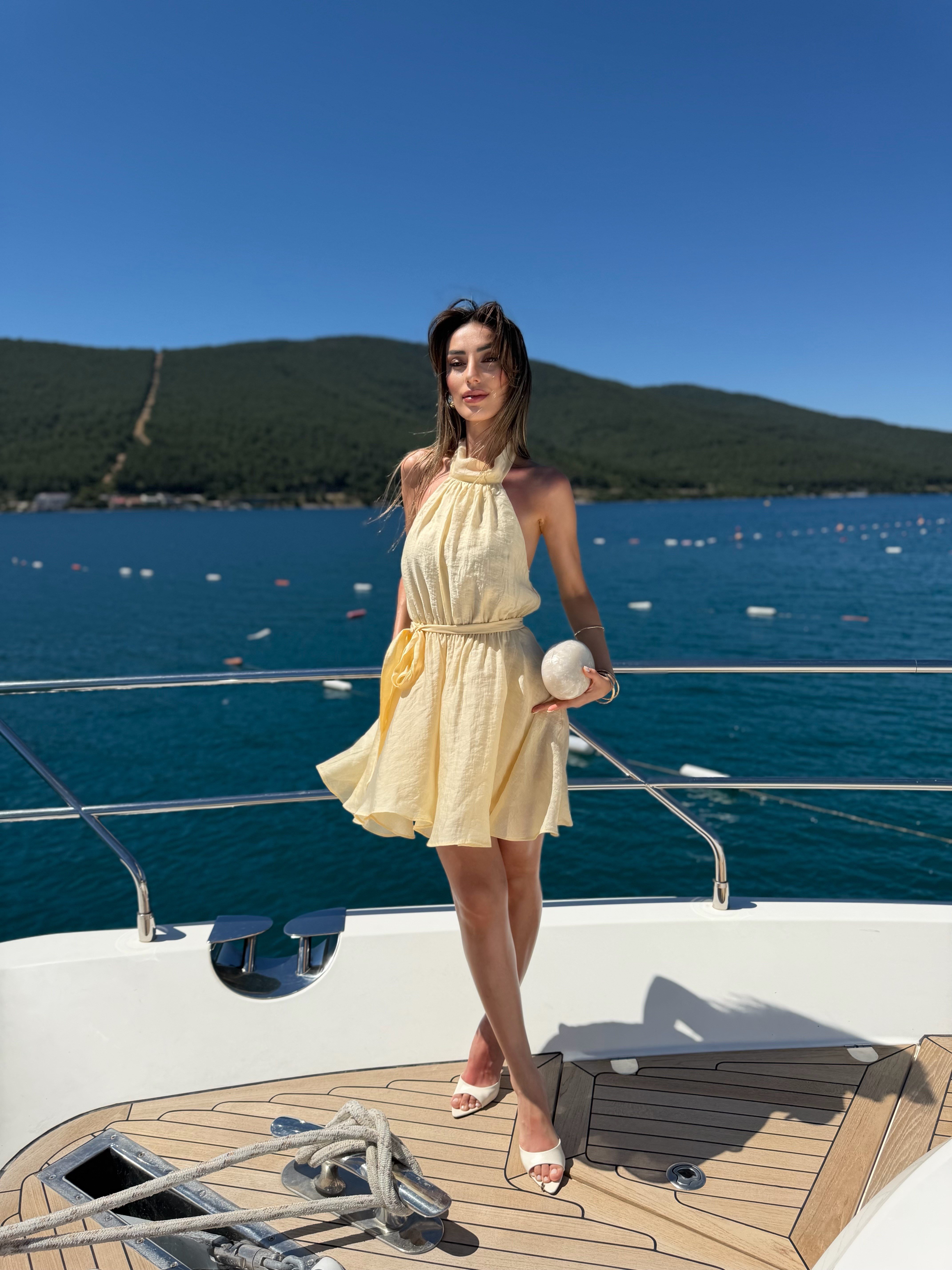 Boyundan Bağlamalı Kuşaklı Mini Elbise 