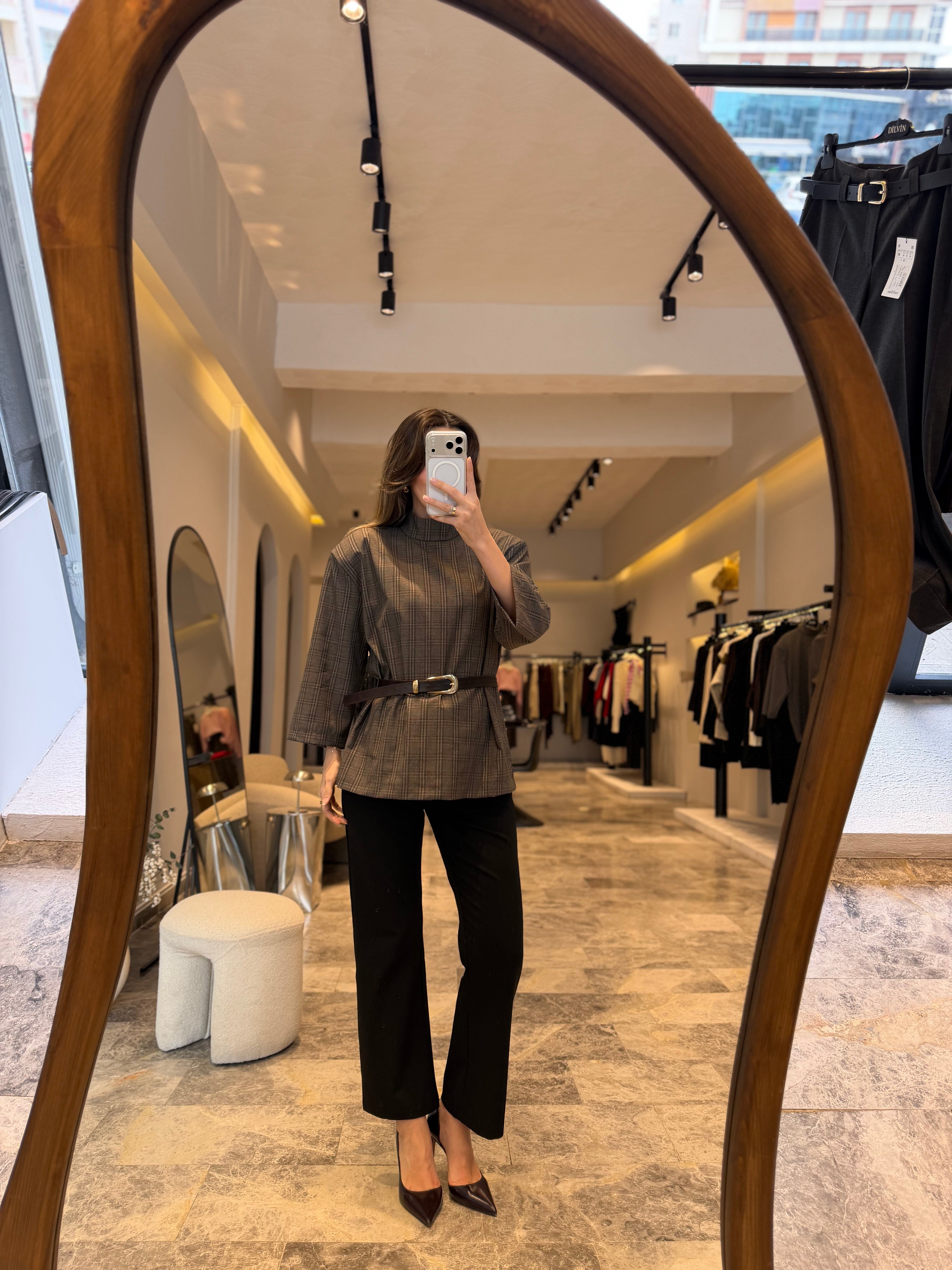 Ekose Dik Yaka Vatkalı Bluz