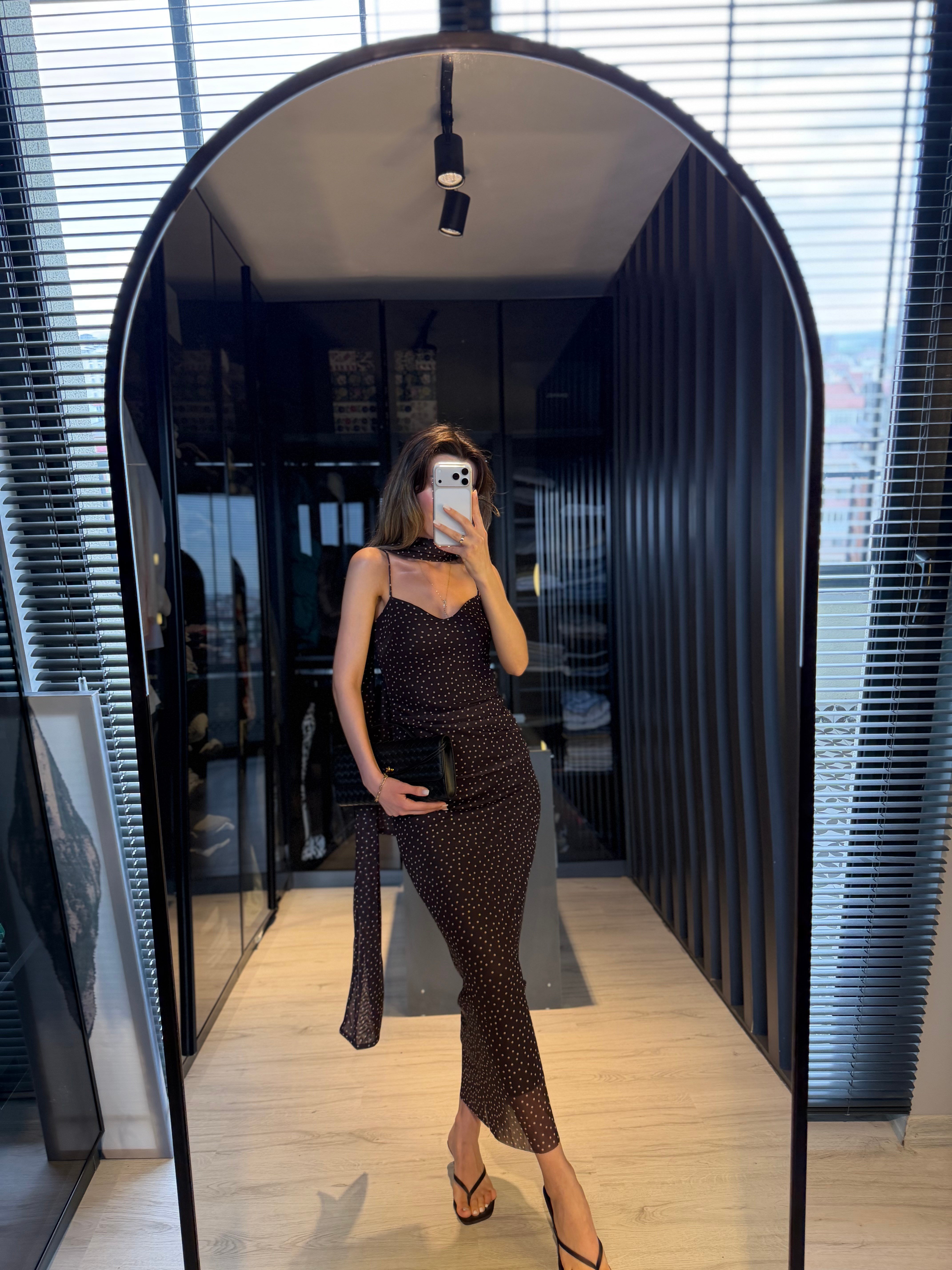 Fular Detaylı Puantiyeli Elbise 