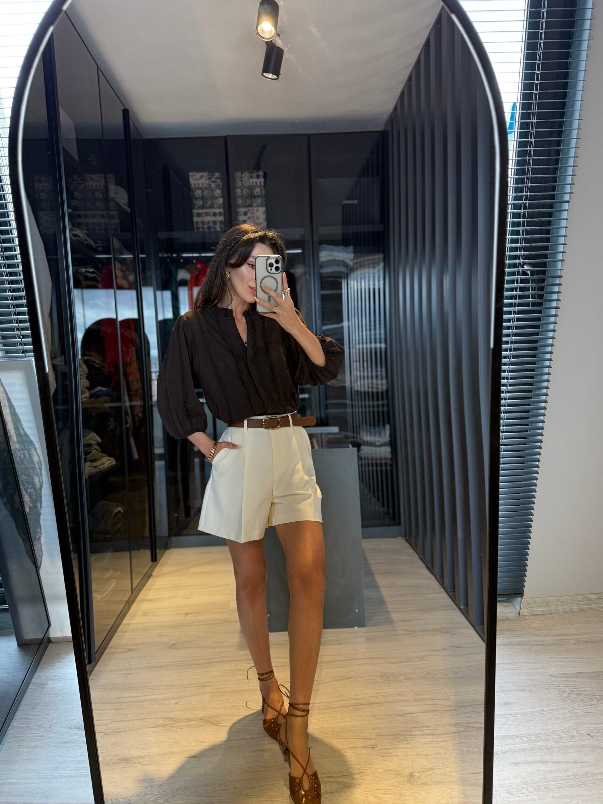 Kemerli yüksek bel şort