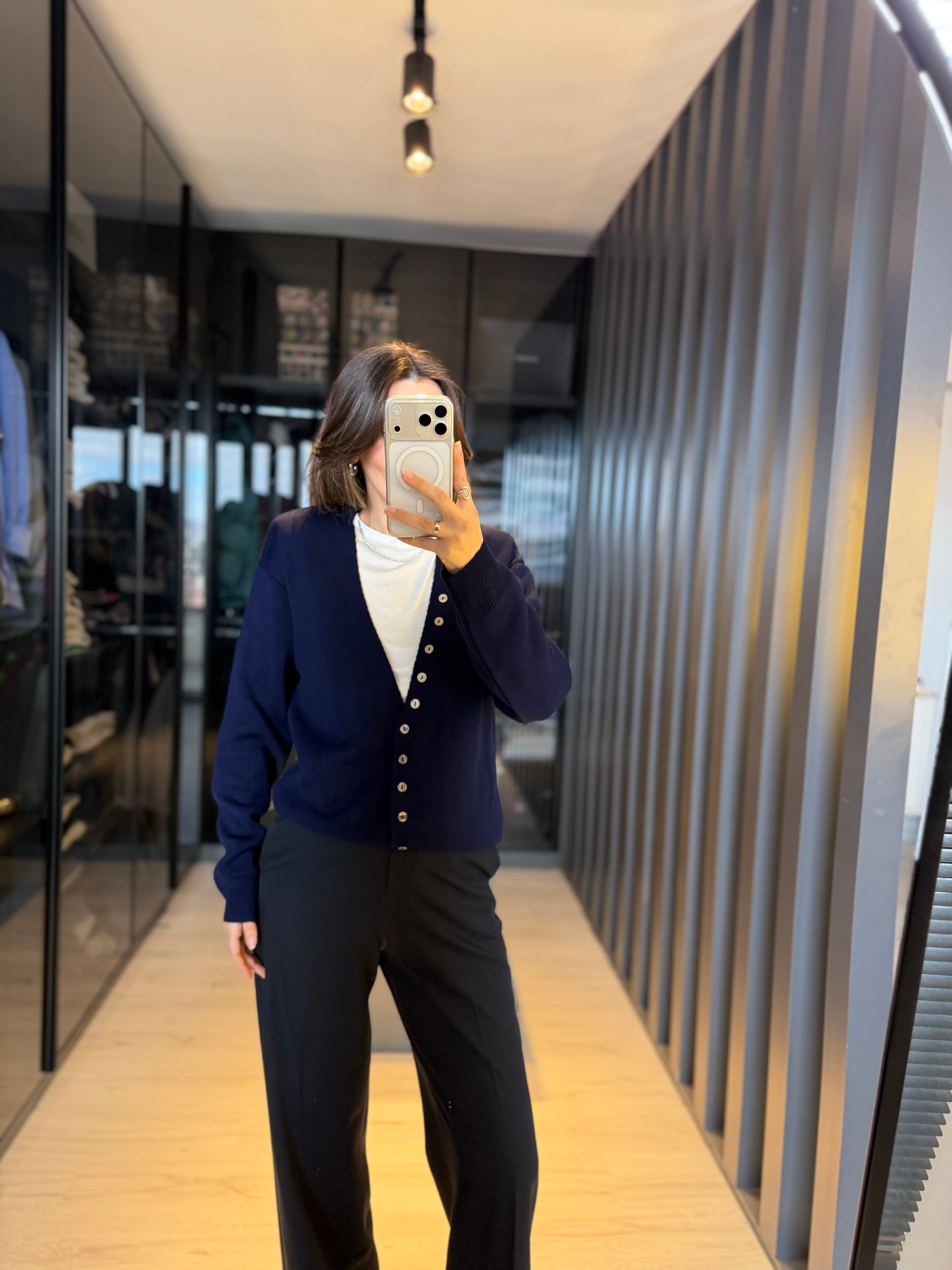 Lacivert V Yaka Düğme Detaylı Basic Hırka