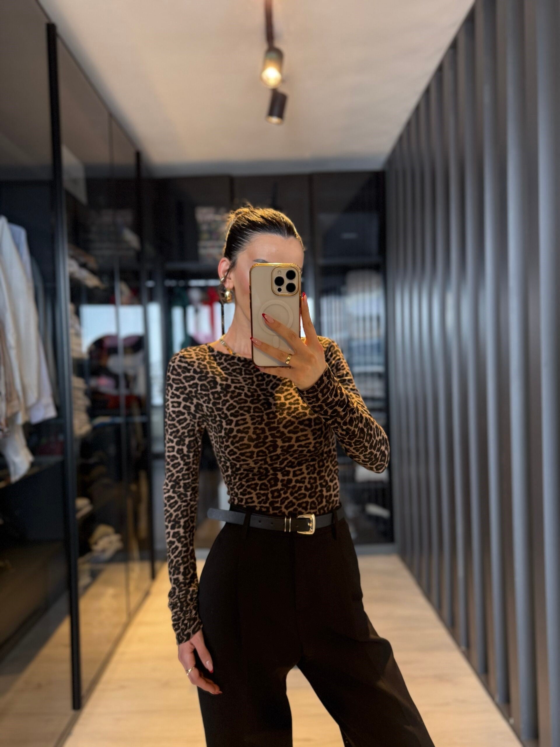 Leopar desen kayık yaka bluz