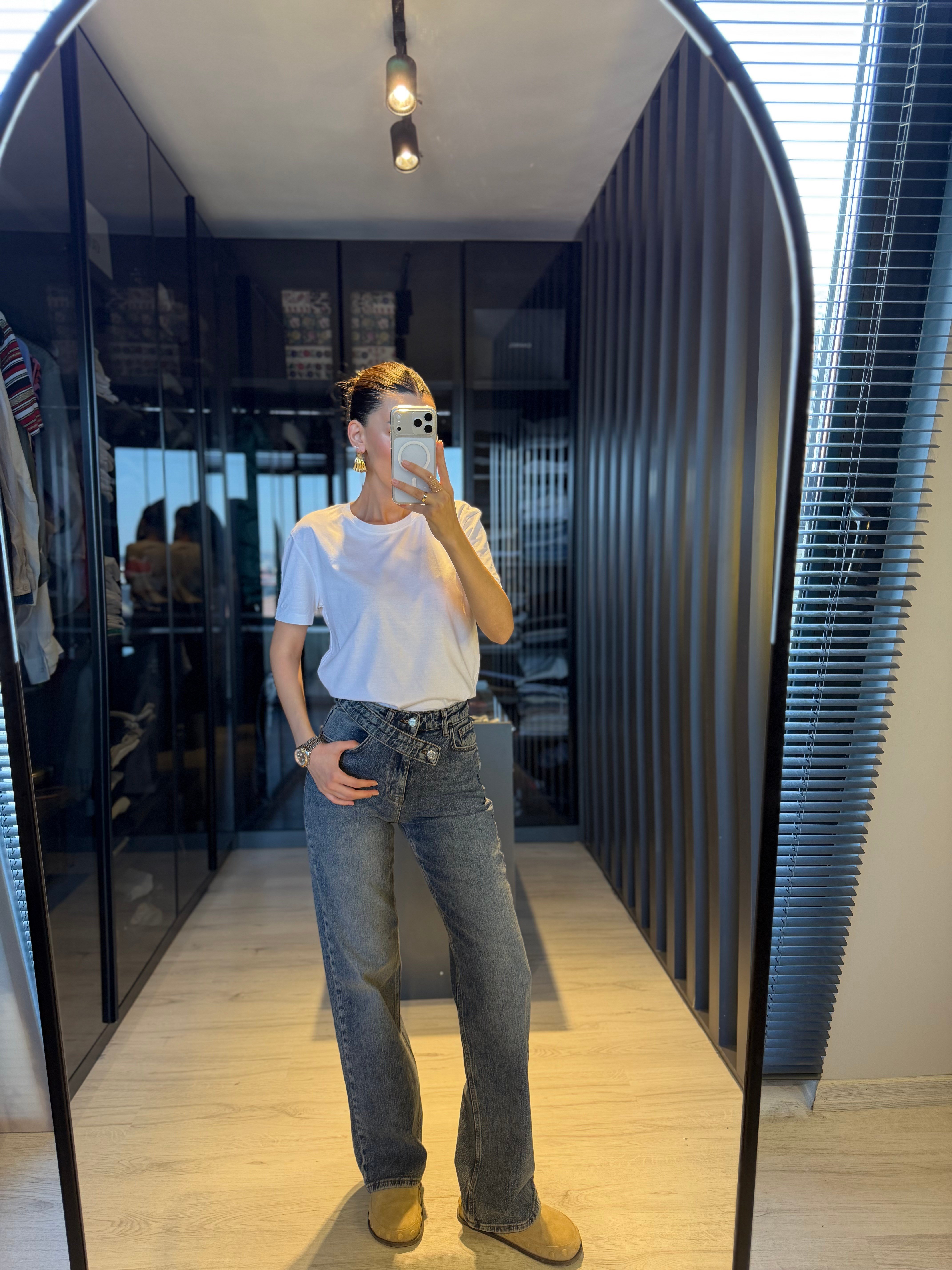 Mavi Çapraz Kemer Bel Detaylı Jean