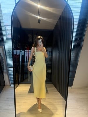 Sarı Boyundan Askılı Midi Elbise