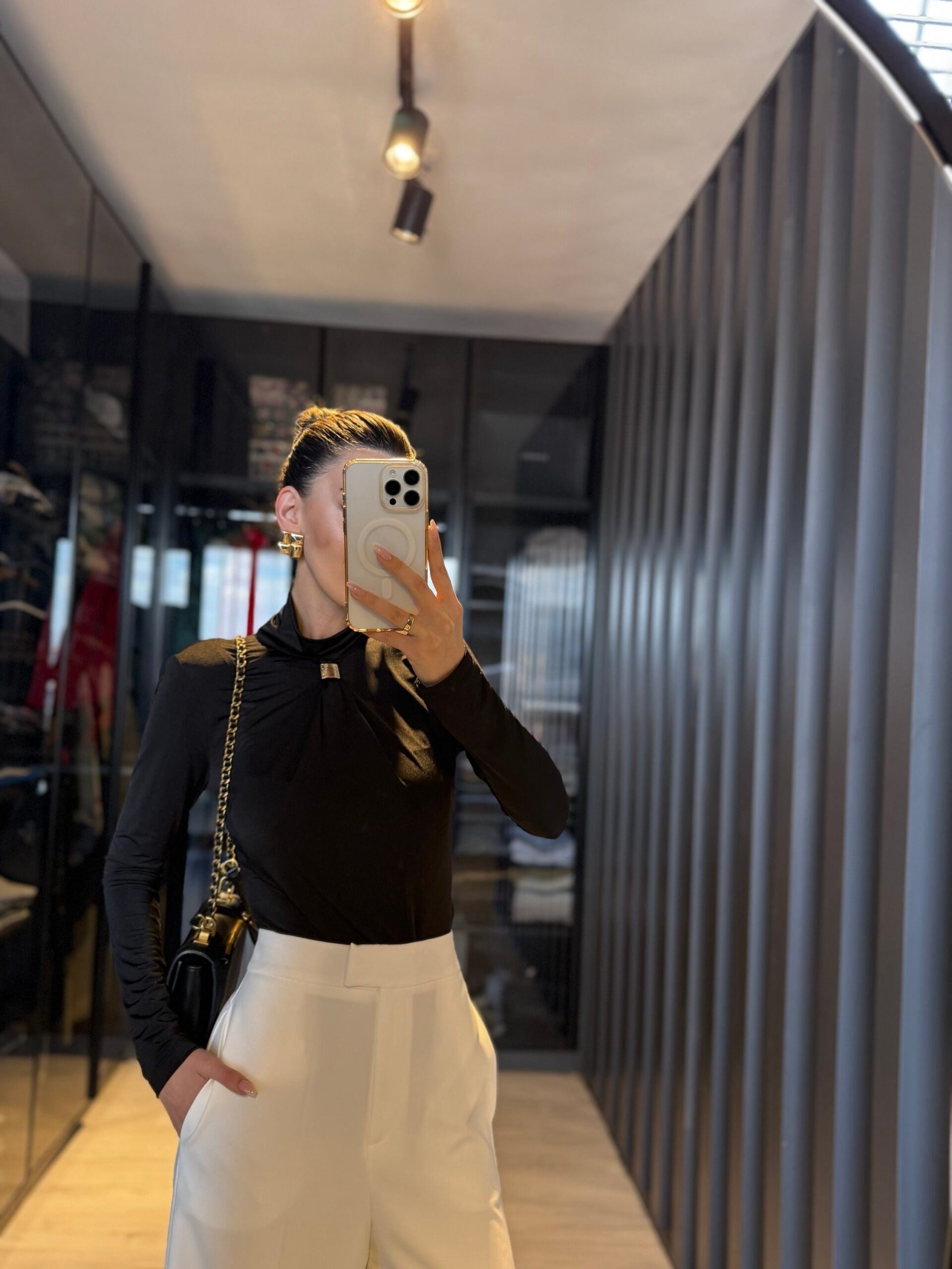 Sırt Dekolteli Aksesuar Detay Bodysuit