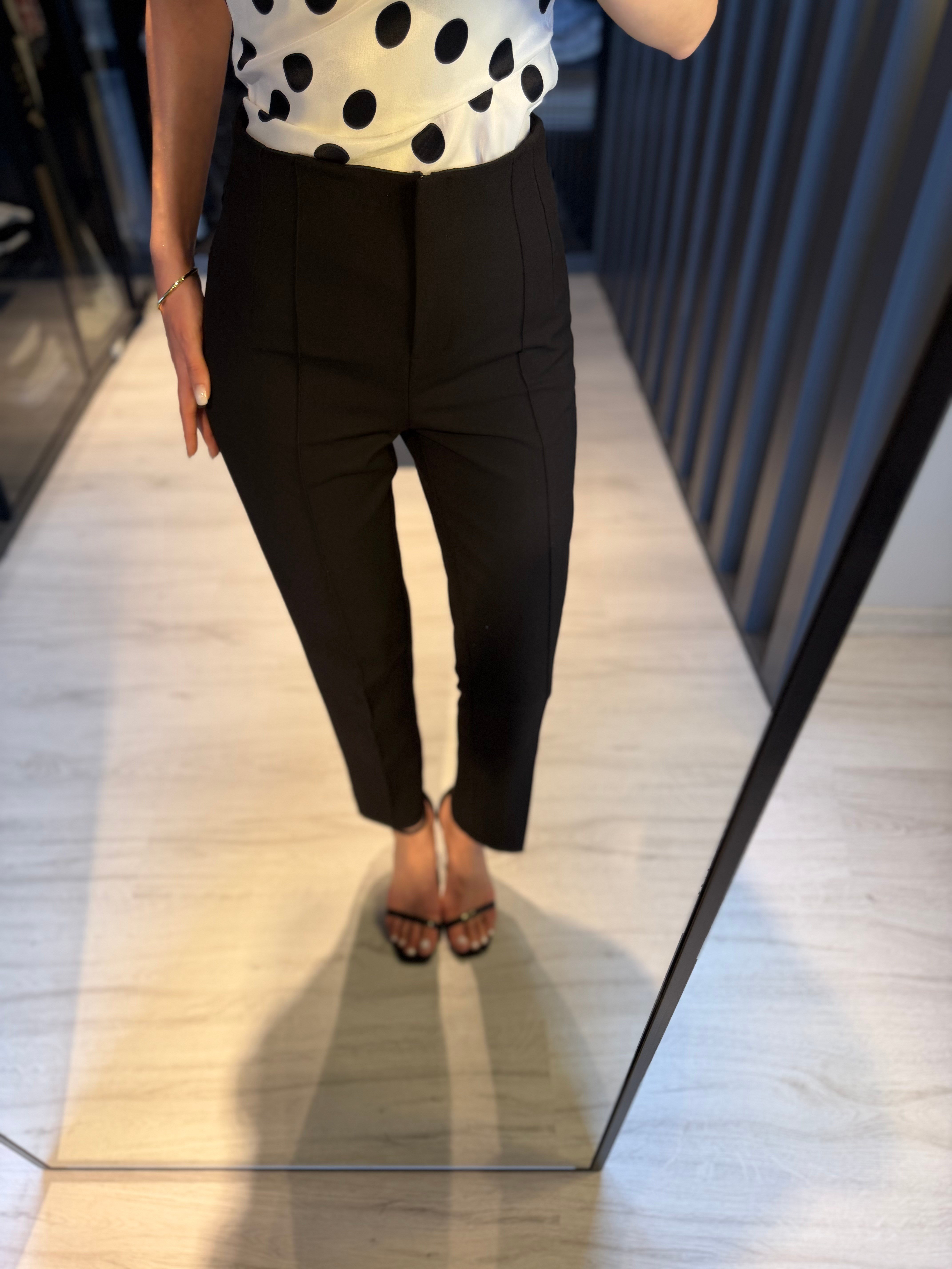 Siyah Paça Yırtmaçlı Fit Pantolon 