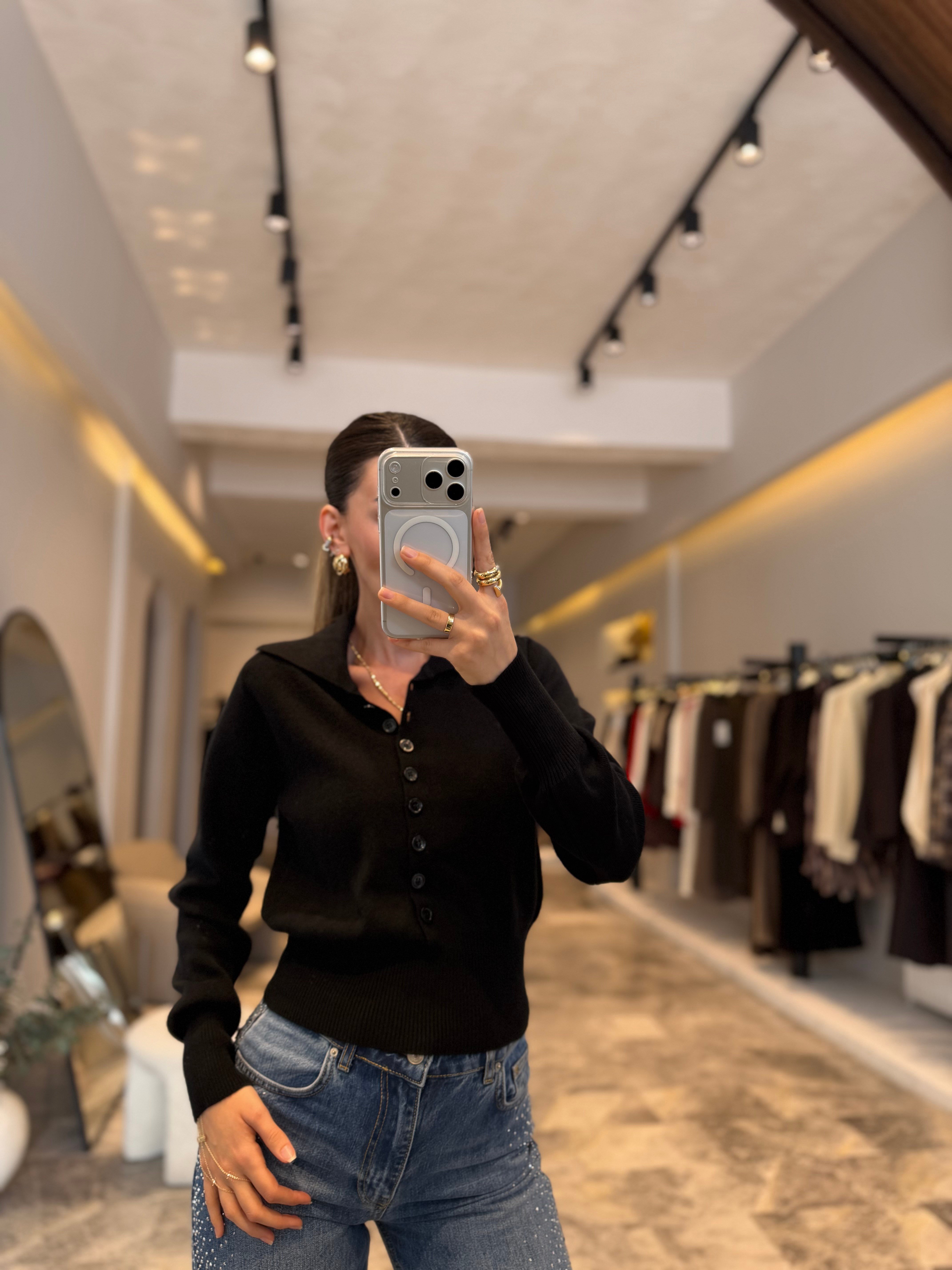 Siyah Polo Yaka Yünlü Düğmeli hırka