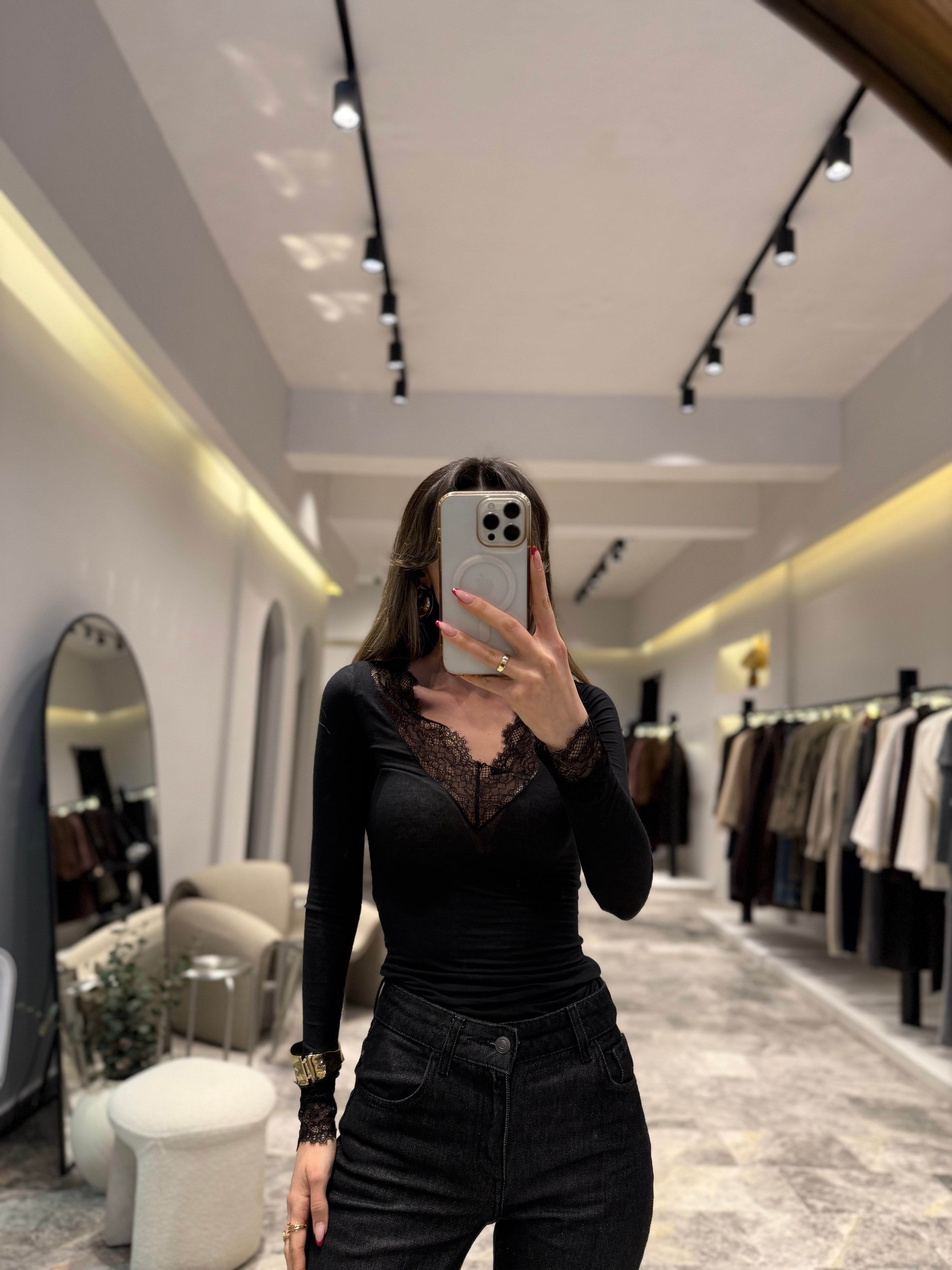 Siyah V Yaka Dantelli Kaşmir Bluz