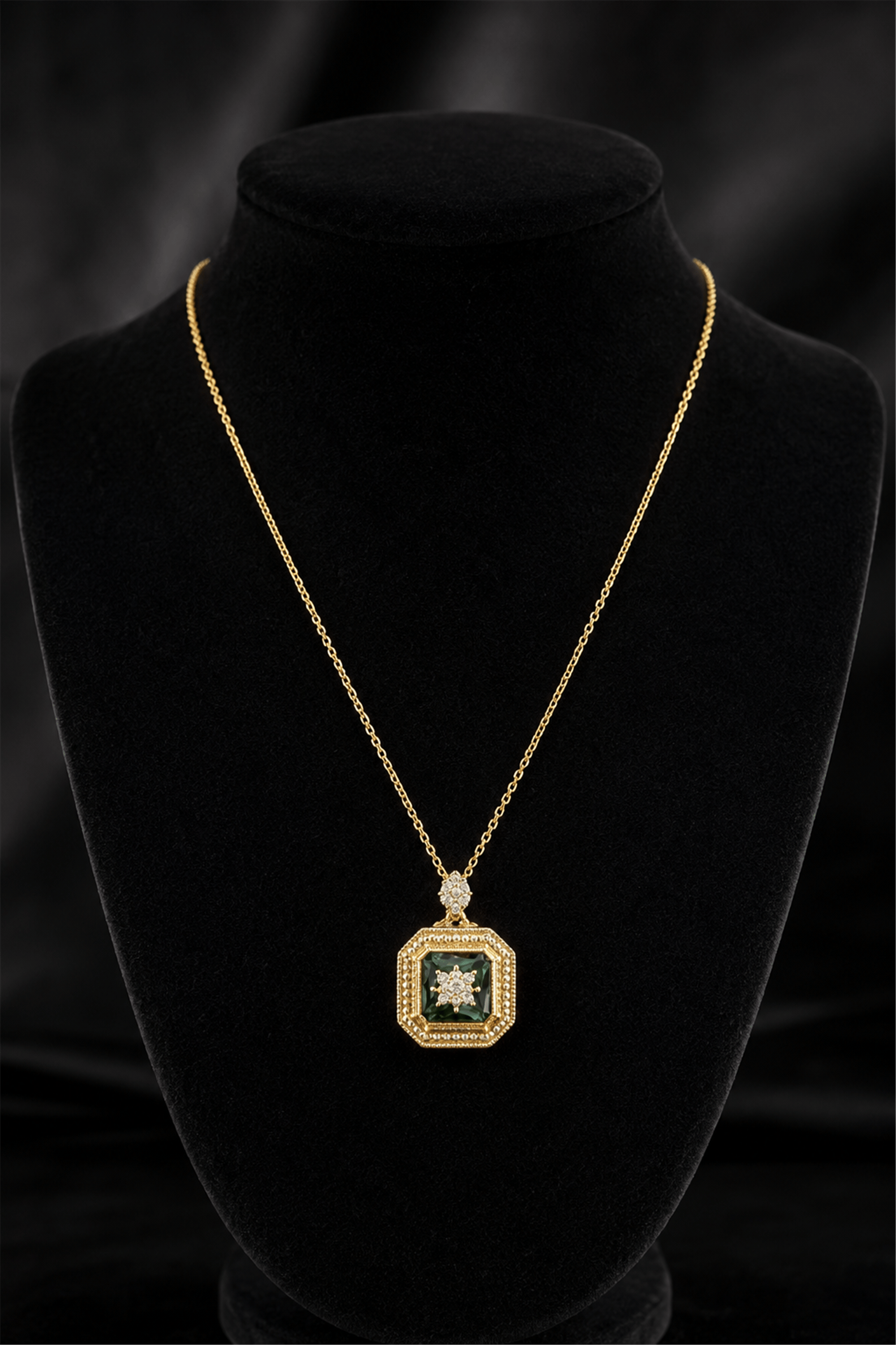 Golden Necklace Zümrüt Yeşili Kolye | Şık El Yapımı Bijuteri Kadın Kolyesi