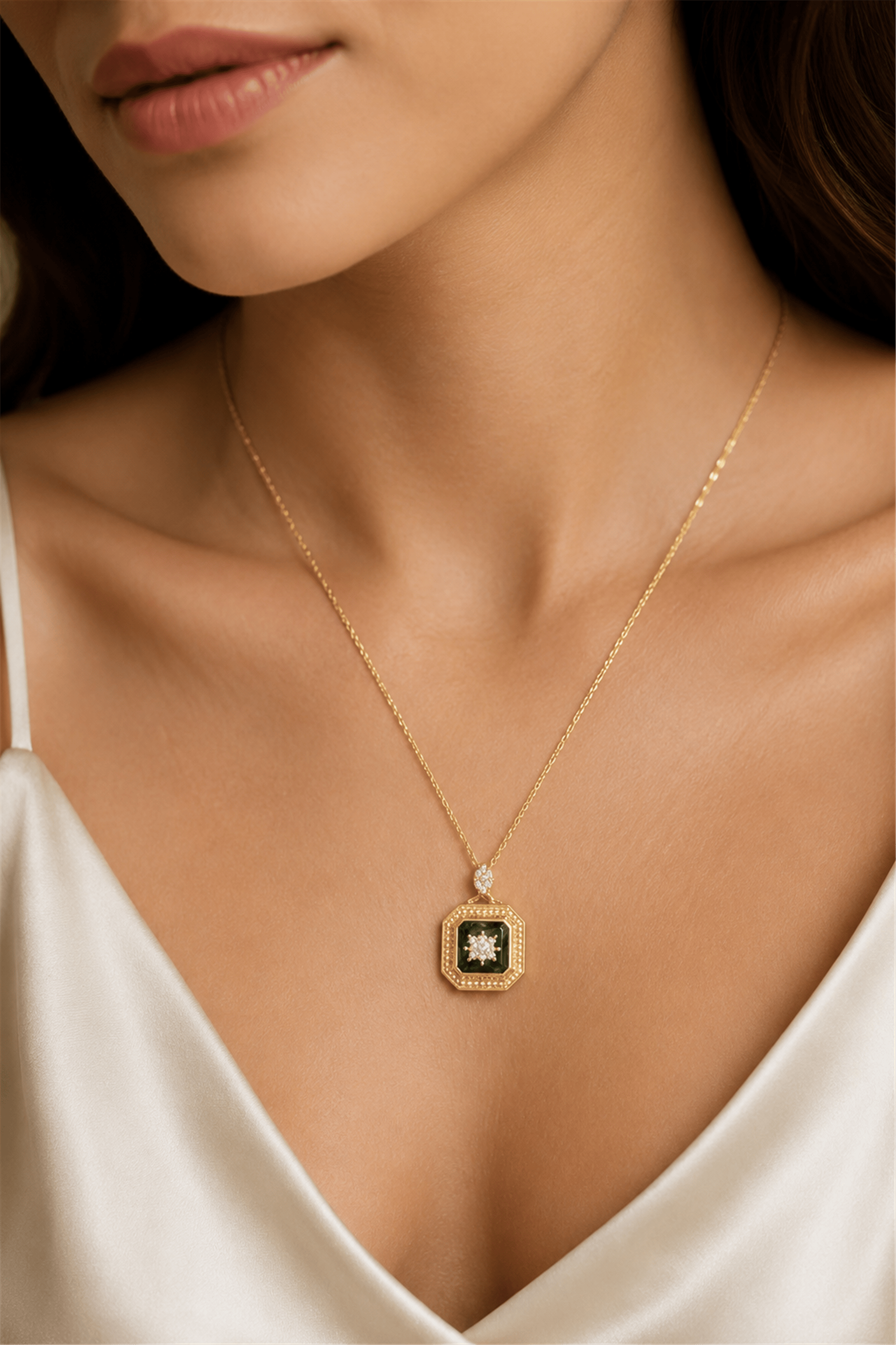 Golden Necklace Zümrüt Yeşili Kolye | Şık El Yapımı Bijuteri Kadın Kolyesi