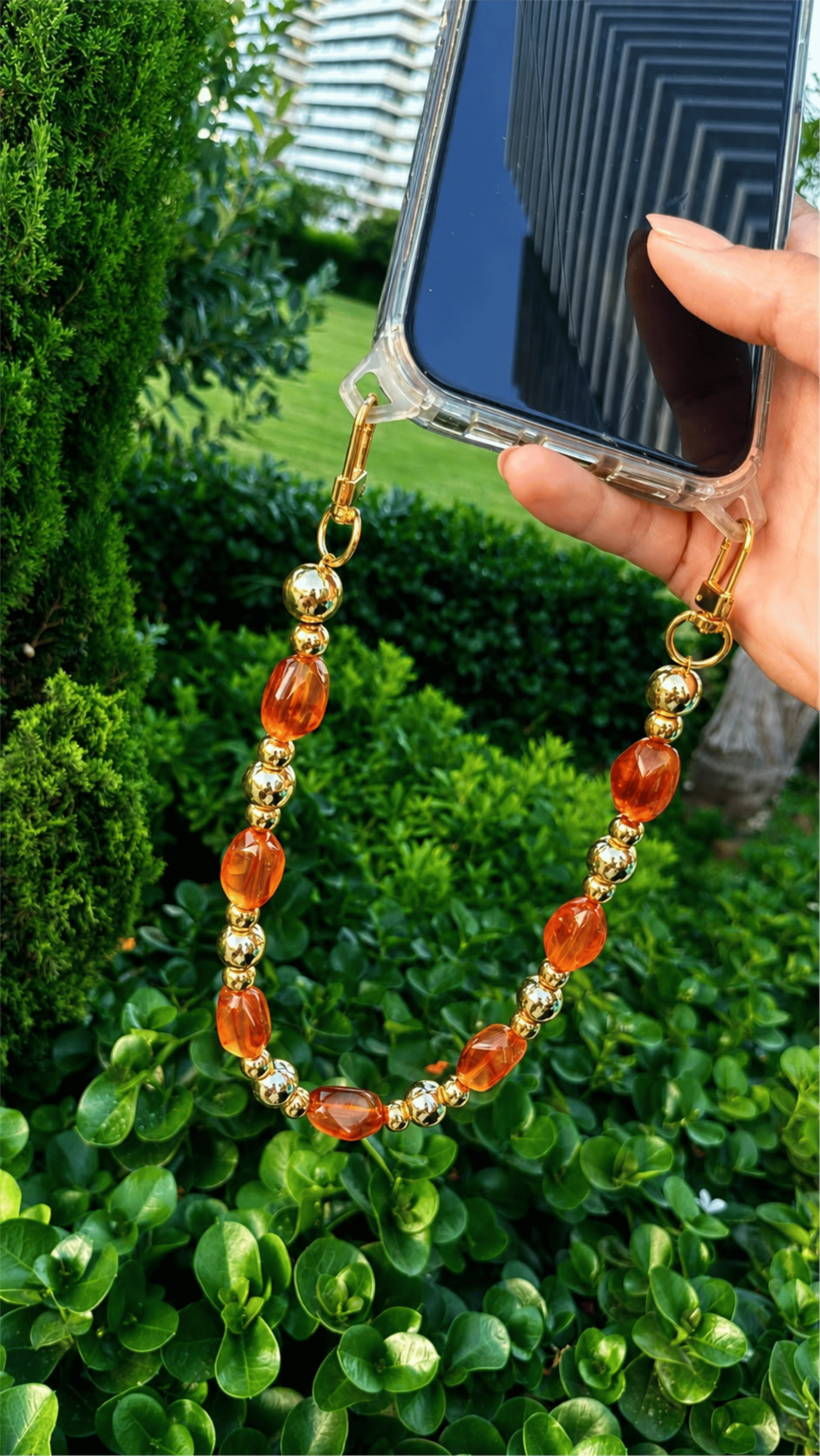Iconic Amber Altın Telefon Askısı, Boncuklu Telefon Charmı ve Çanta Aksesuarı