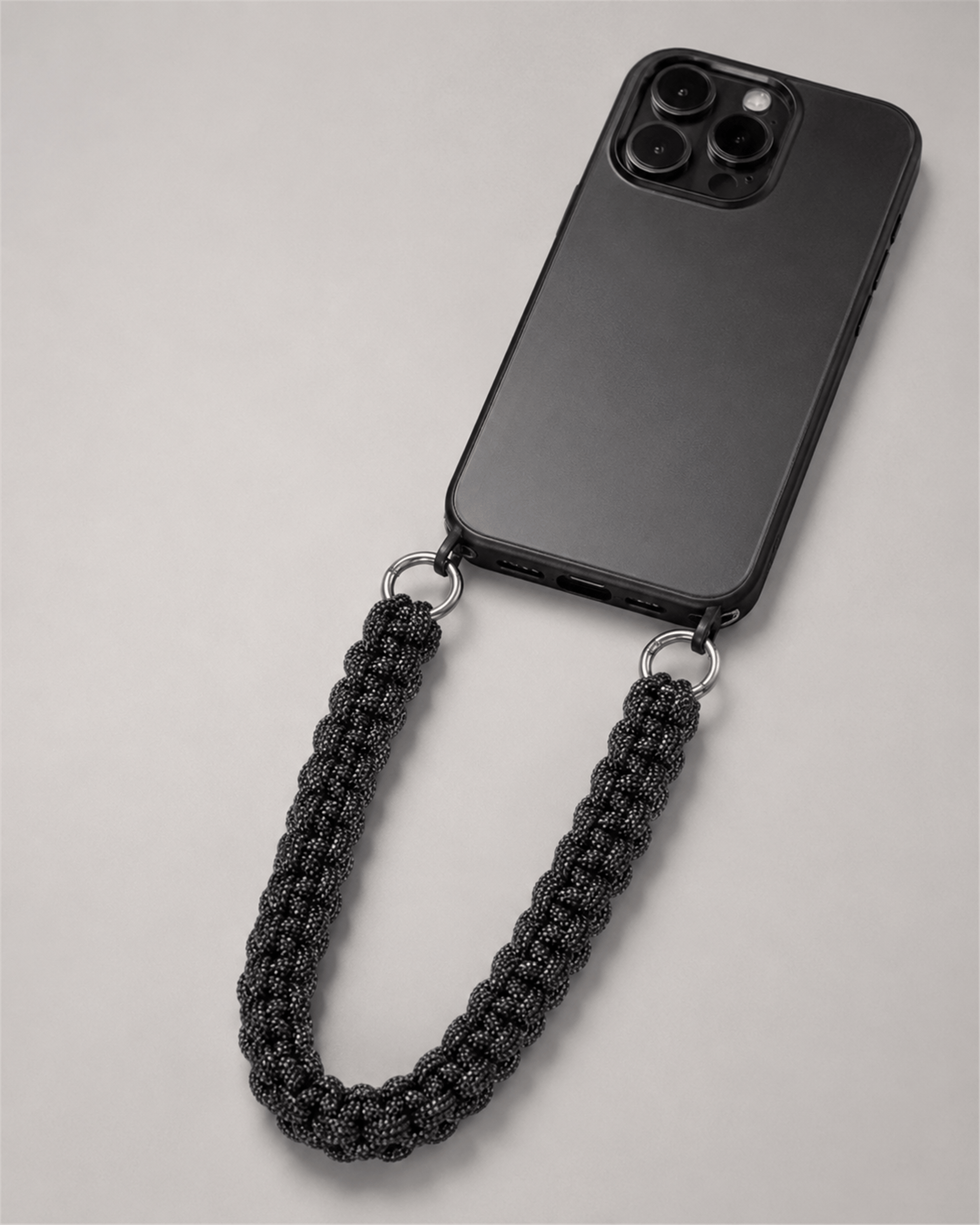 İconic Siyah Makrome Örgü Telefon Askısı | El Örgüsü Telefon İpi ve Çanta Aksesuarı