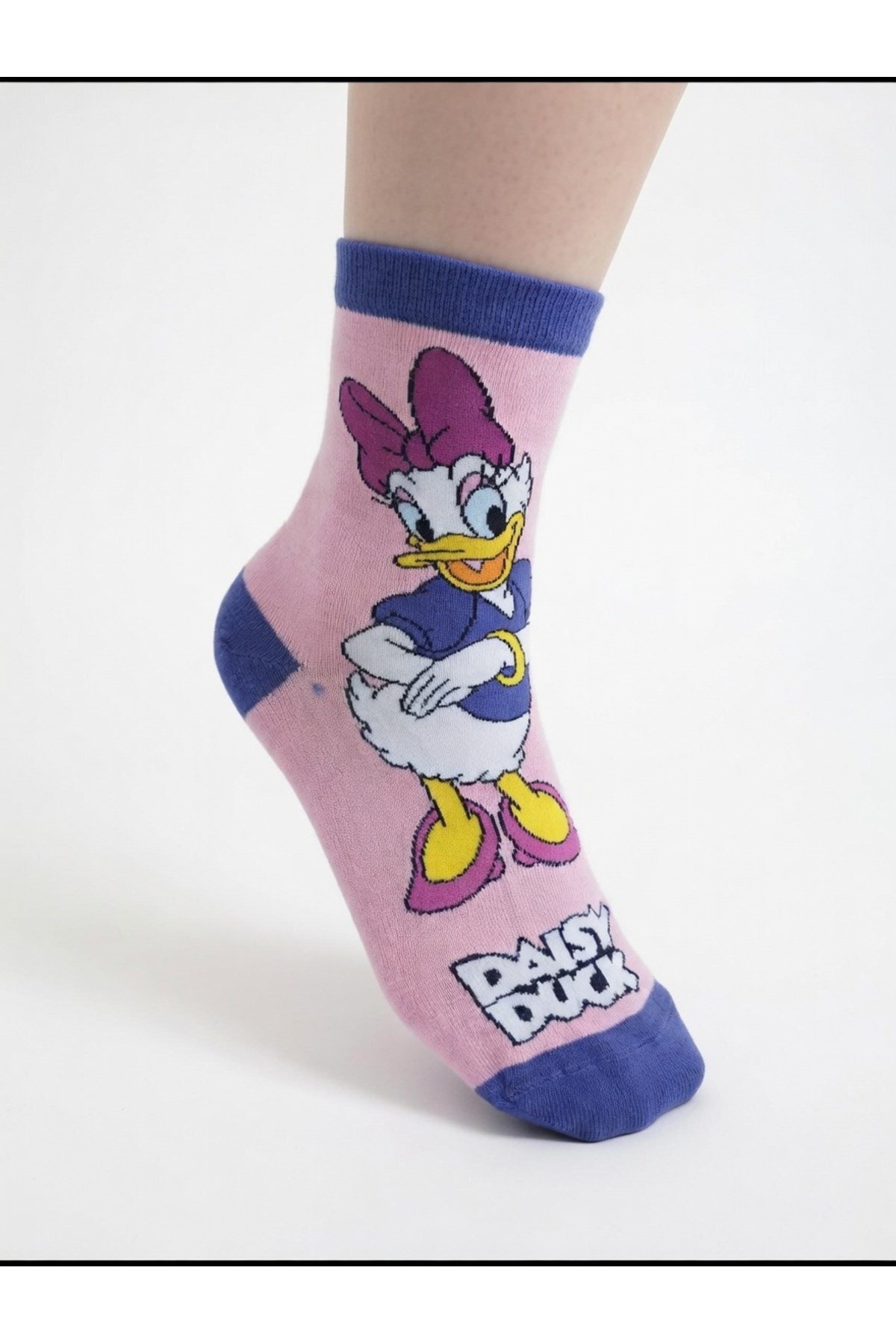 Daisy Duck Desenli Pembe Kadın Çorap – Eğlenceli ve Rahat 💗🦆