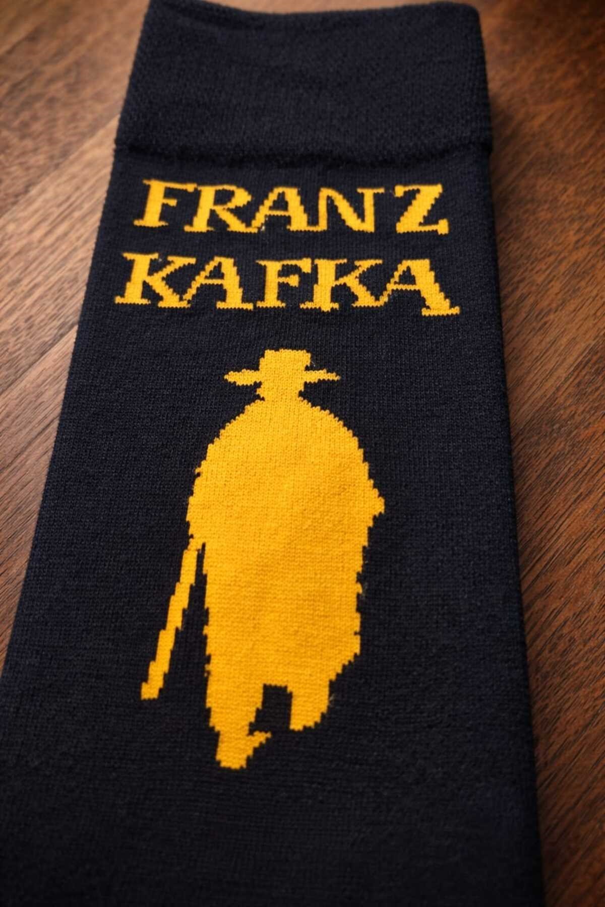 Franz Kafka Desenli Siyah Soket Çorap