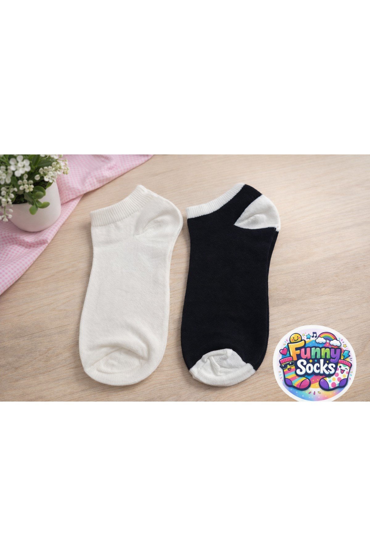 Siyah & Beyaz Patik Çorap – 2’li Paket