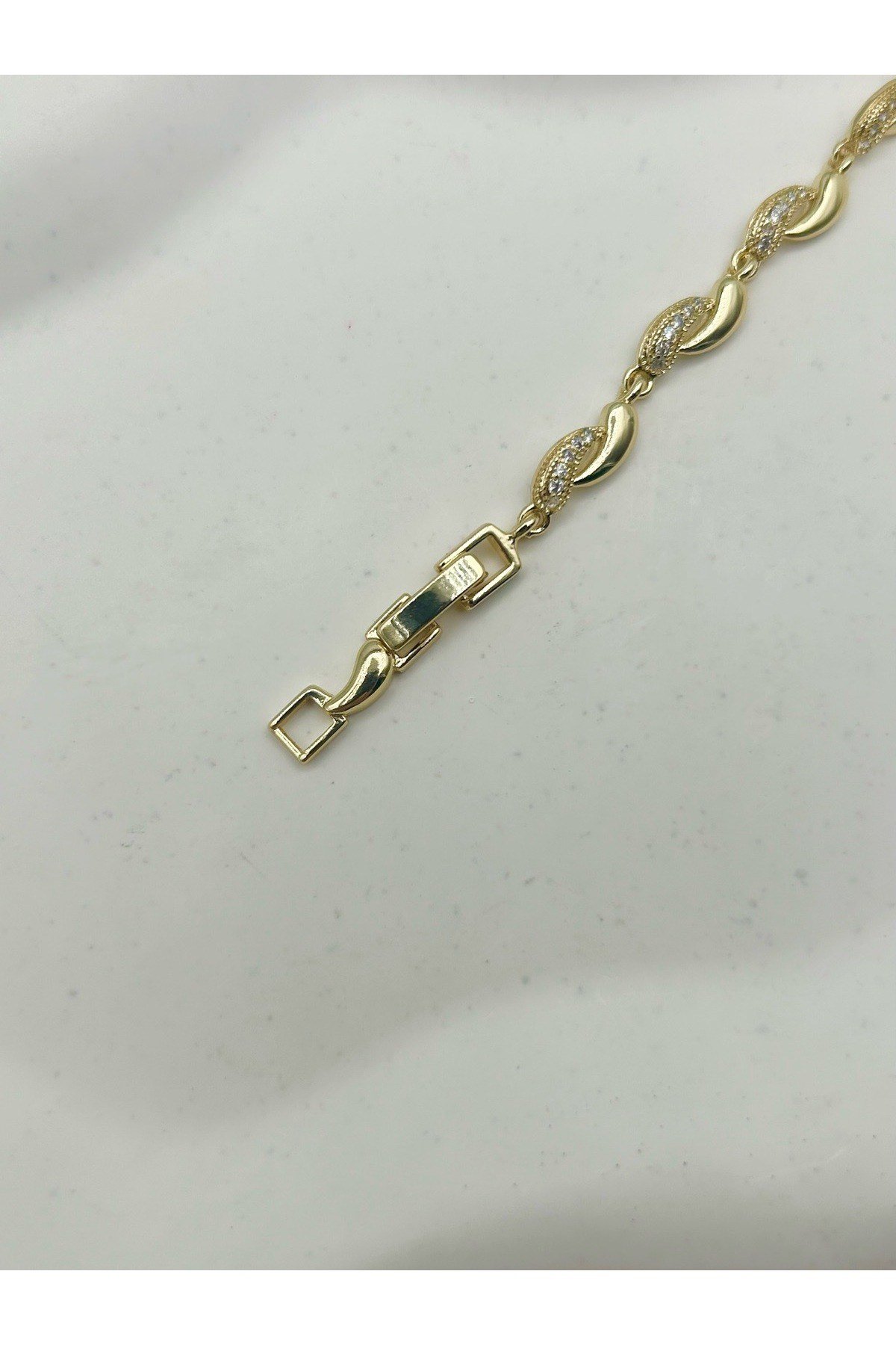 14 Ayar Altın Kaplama Zirkon Taşlı Damla Model Kadın Bileklik - Kararmaz - Ayarlanabilir (17-20 cm)