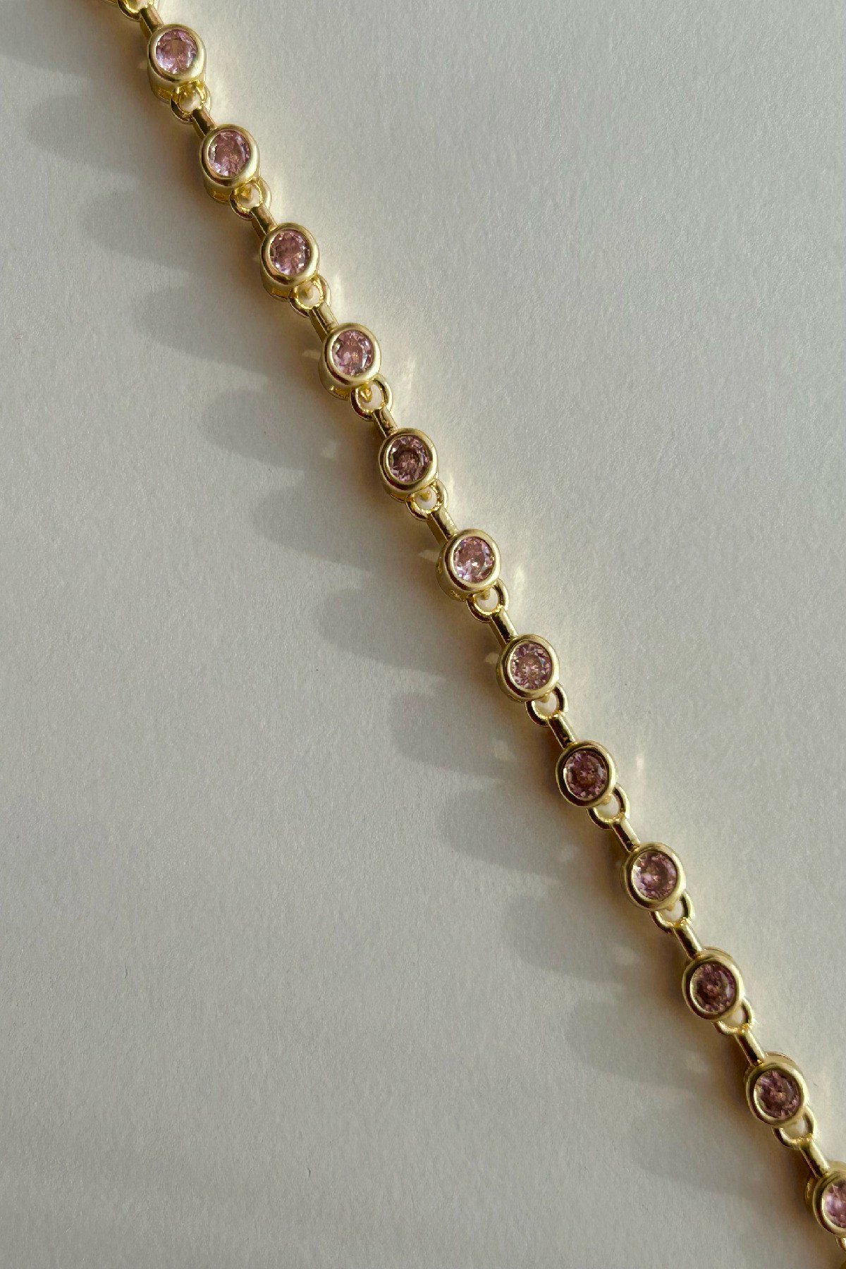 14K Altın Kaplama Pembe Taşlı Su Yolu Kadın Bileklik - Ayarlanabilir (17 cm+2 cm)