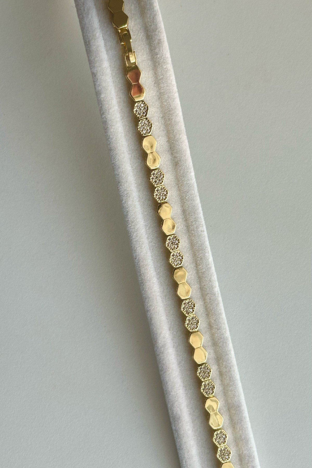 14K Altın Kaplama Petek Model Taşlı Kadın Bileklik - Ayarlanabilir (16 cm+ 2 cm)