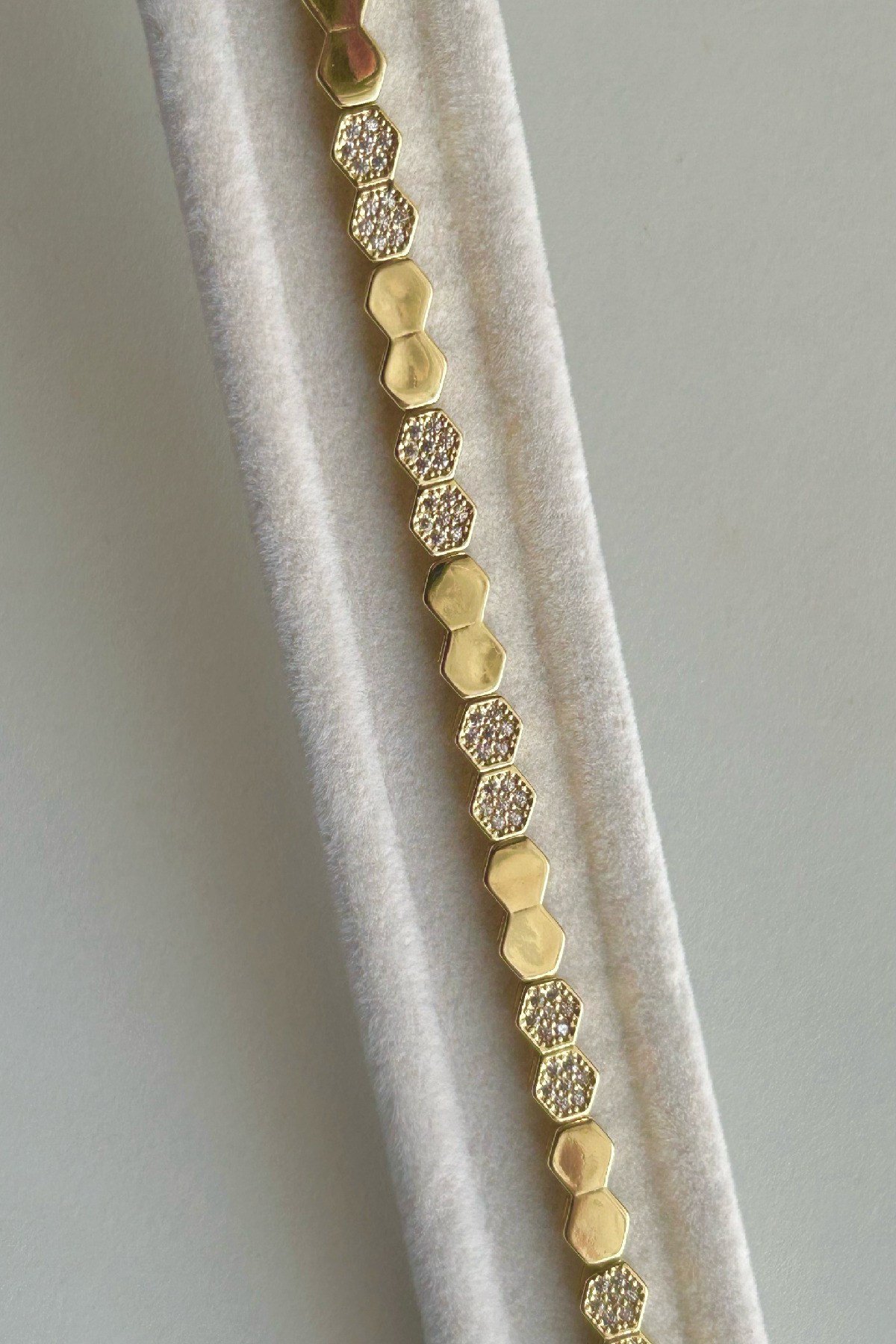 14K Altın Kaplama Petek Model Taşlı Kadın Bileklik - Ayarlanabilir (16 cm+ 2 cm)