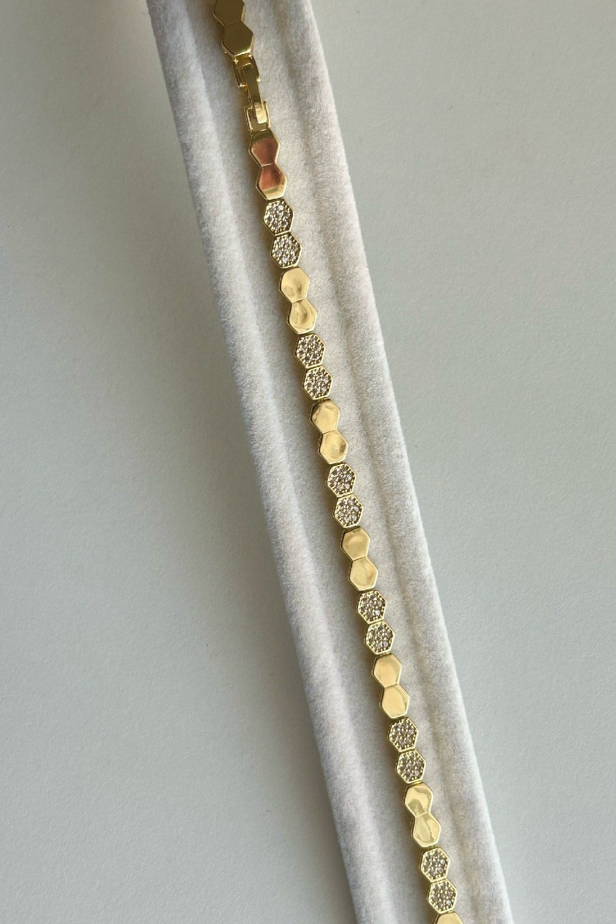 14K Altın Kaplama Petek Model Taşlı Kadın Bileklik - Ayarlanabilir (16 cm+ 2 cm)