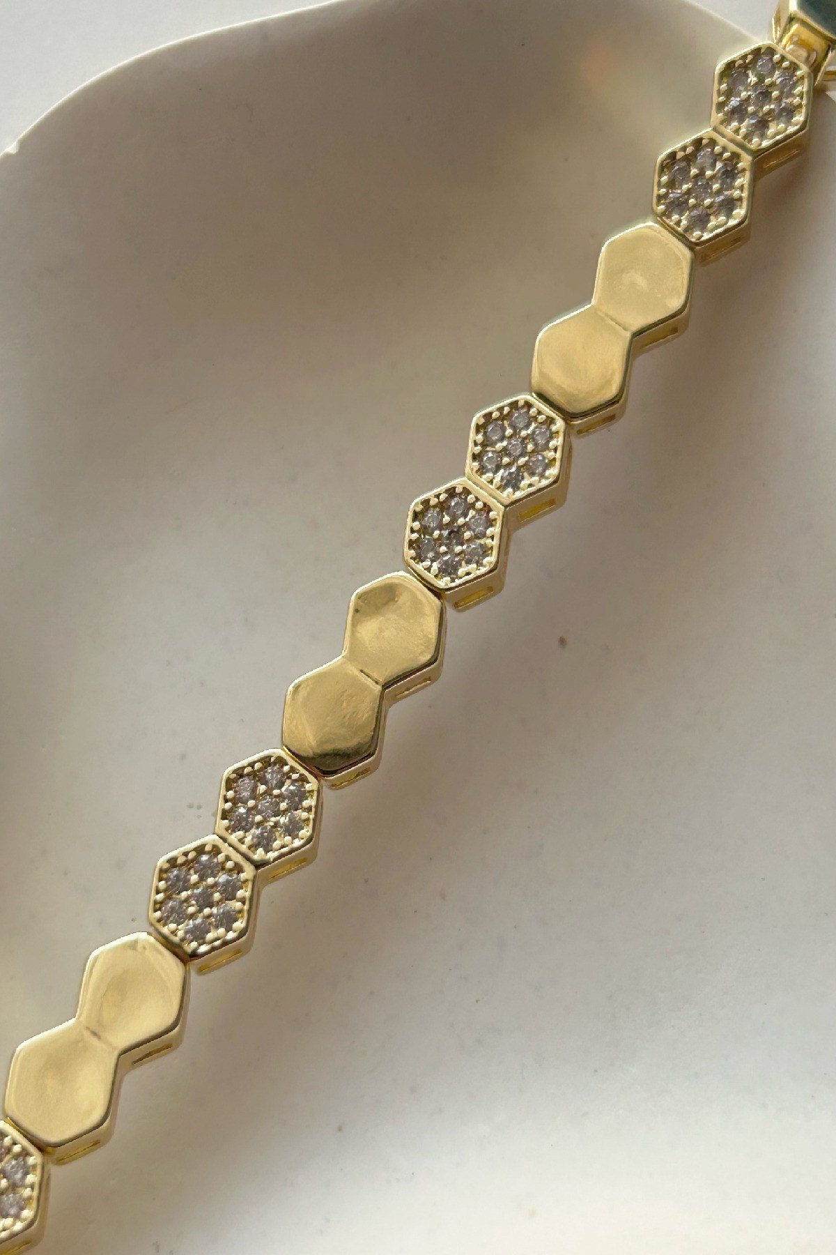 14K Altın Kaplama Petek Model Taşlı Kadın Bileklik - Ayarlanabilir (16 cm+ 2 cm)