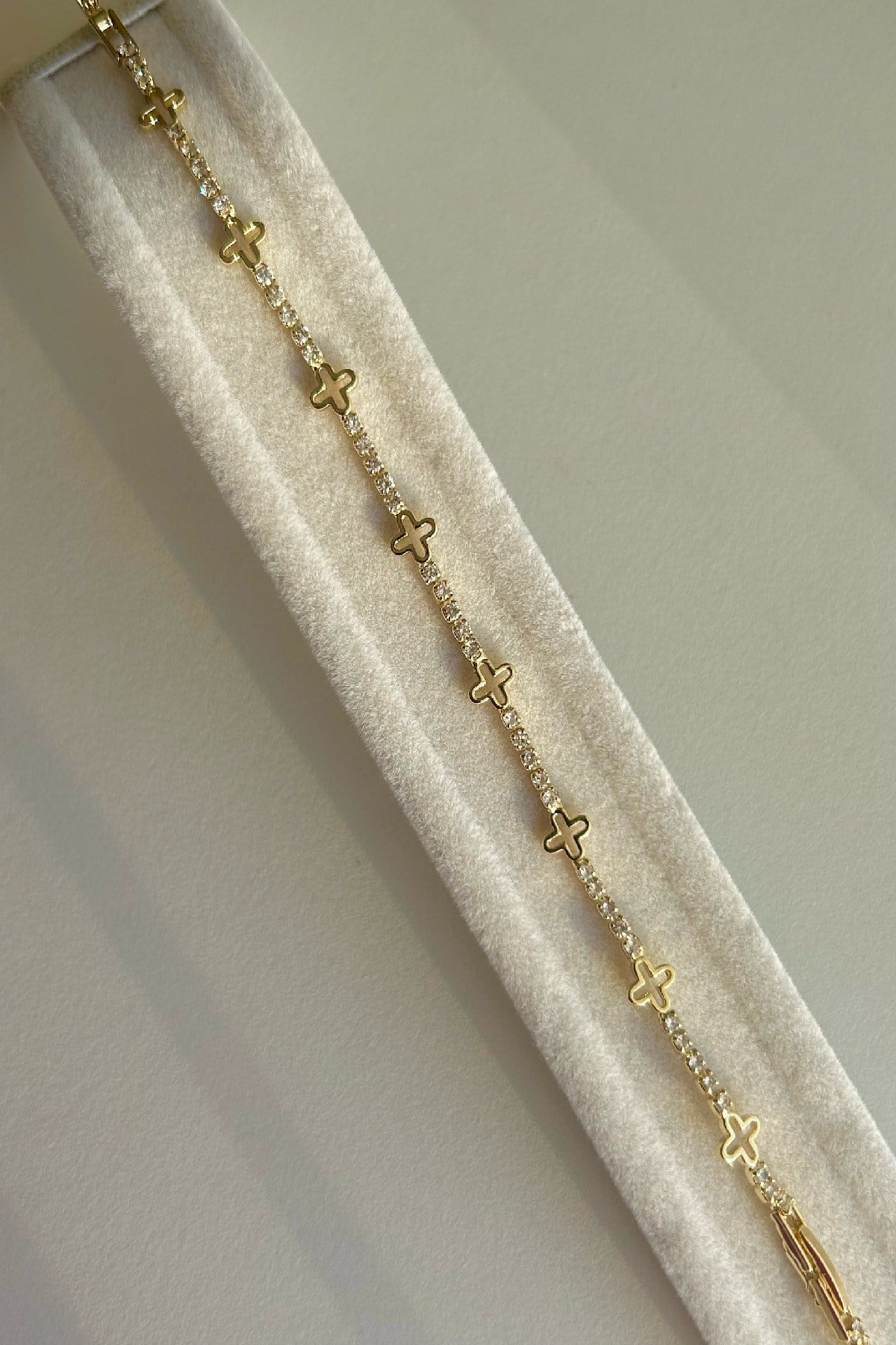 14K Altın Kaplama Premium Yonca Detaylı Işıltılı Bileklik - Ayarlanabilir (17 cm+2 cm)