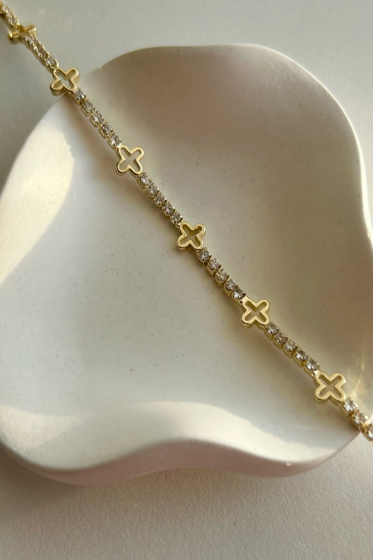 14K Altın Kaplama Premium Yonca Detaylı Işıltılı Bileklik - Ayarlanabilir (17 cm+2 cm)