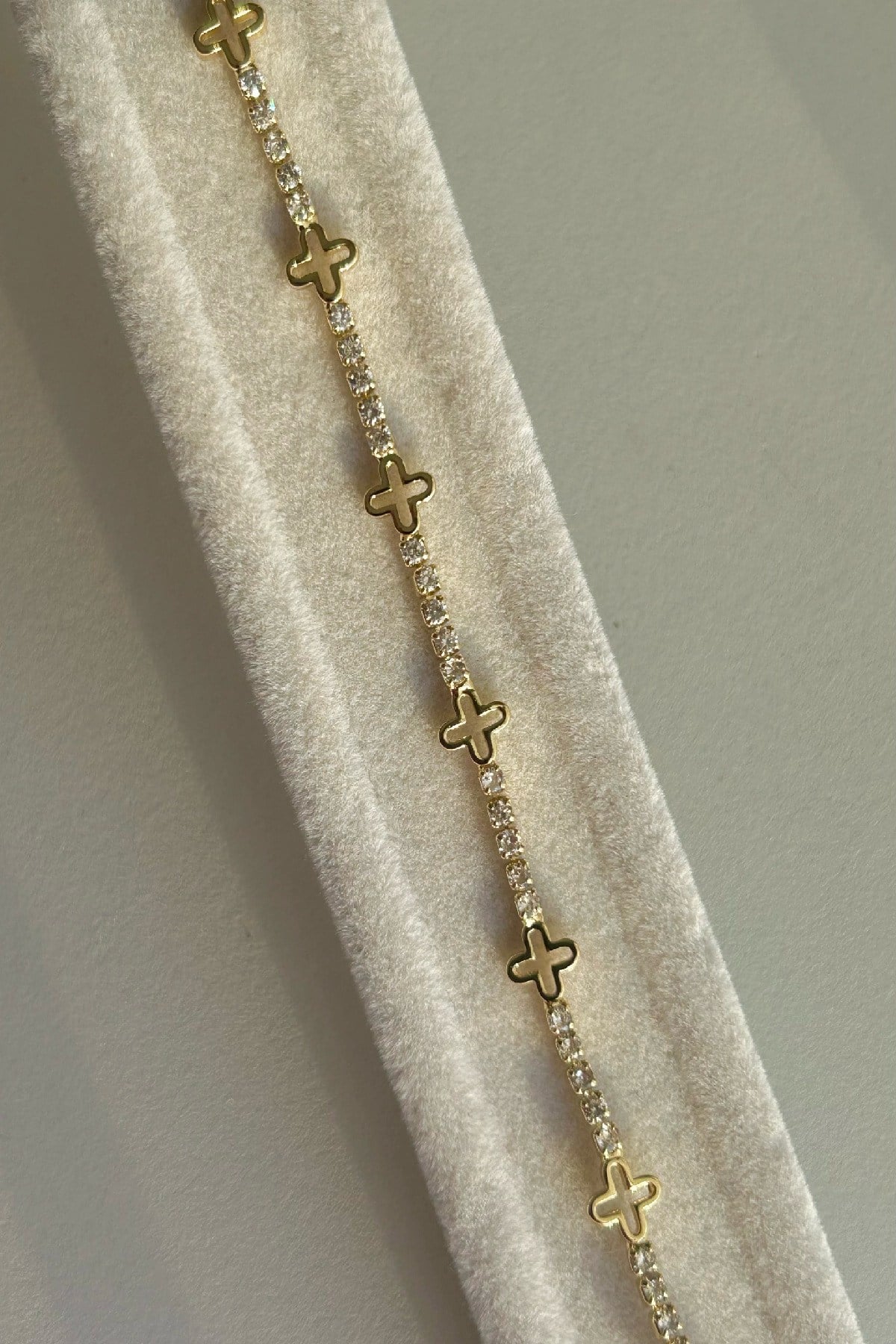 14K Altın Kaplama Premium Yonca Detaylı Işıltılı Bileklik - Ayarlanabilir (17 cm+2 cm)