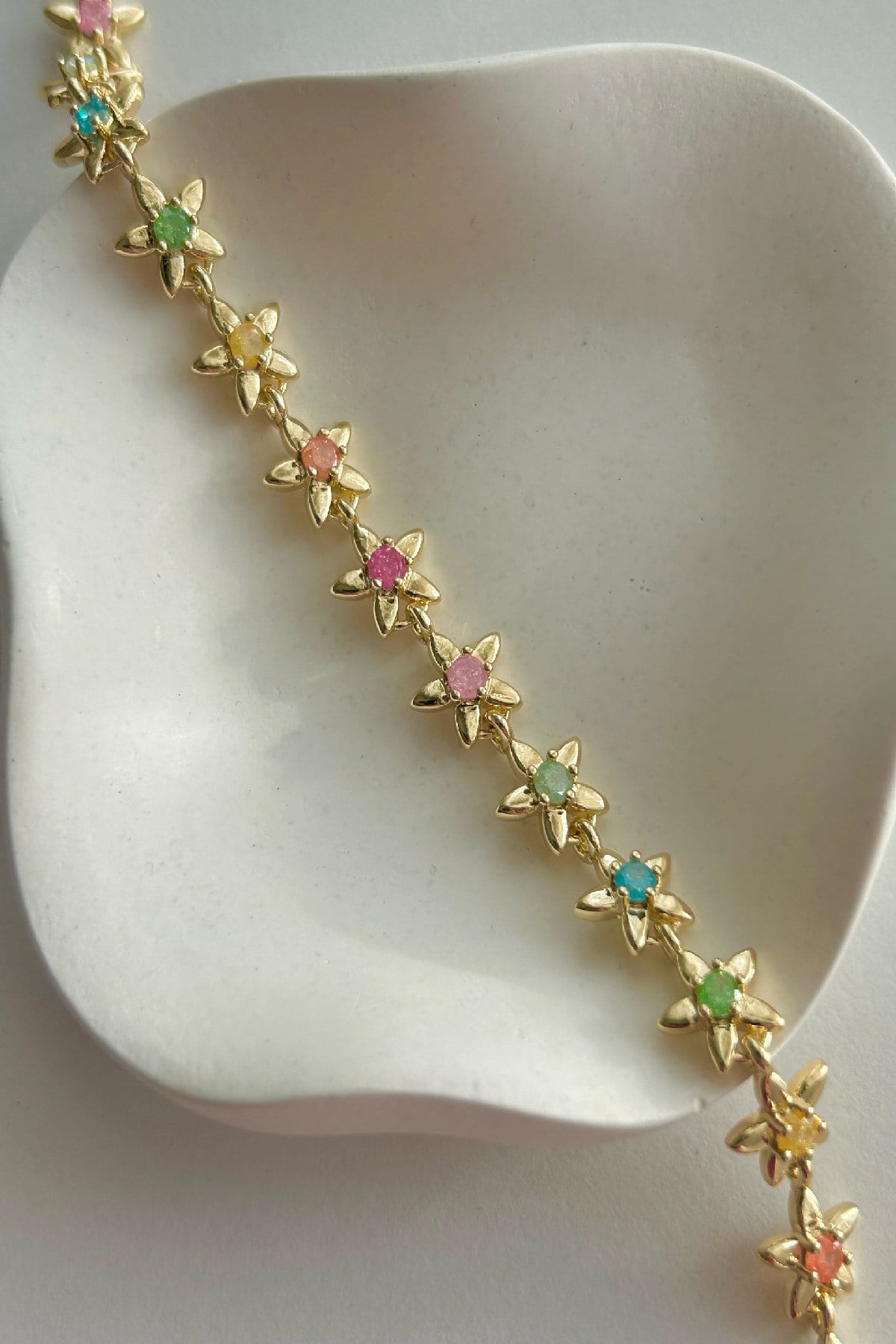 14K Altın Kaplama Renkli ve Çiçekli Kadın Bileklik (17 cm+2 cm)
