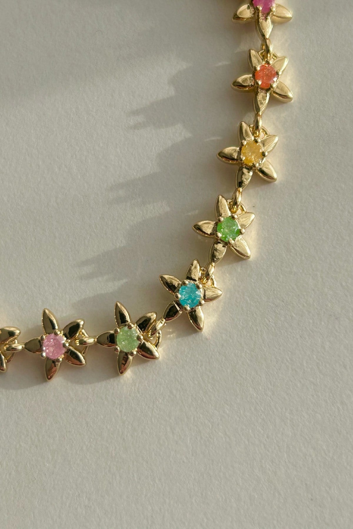 14K Altın Kaplama Renkli ve Çiçekli Kadın Bileklik (17 cm+2 cm)
