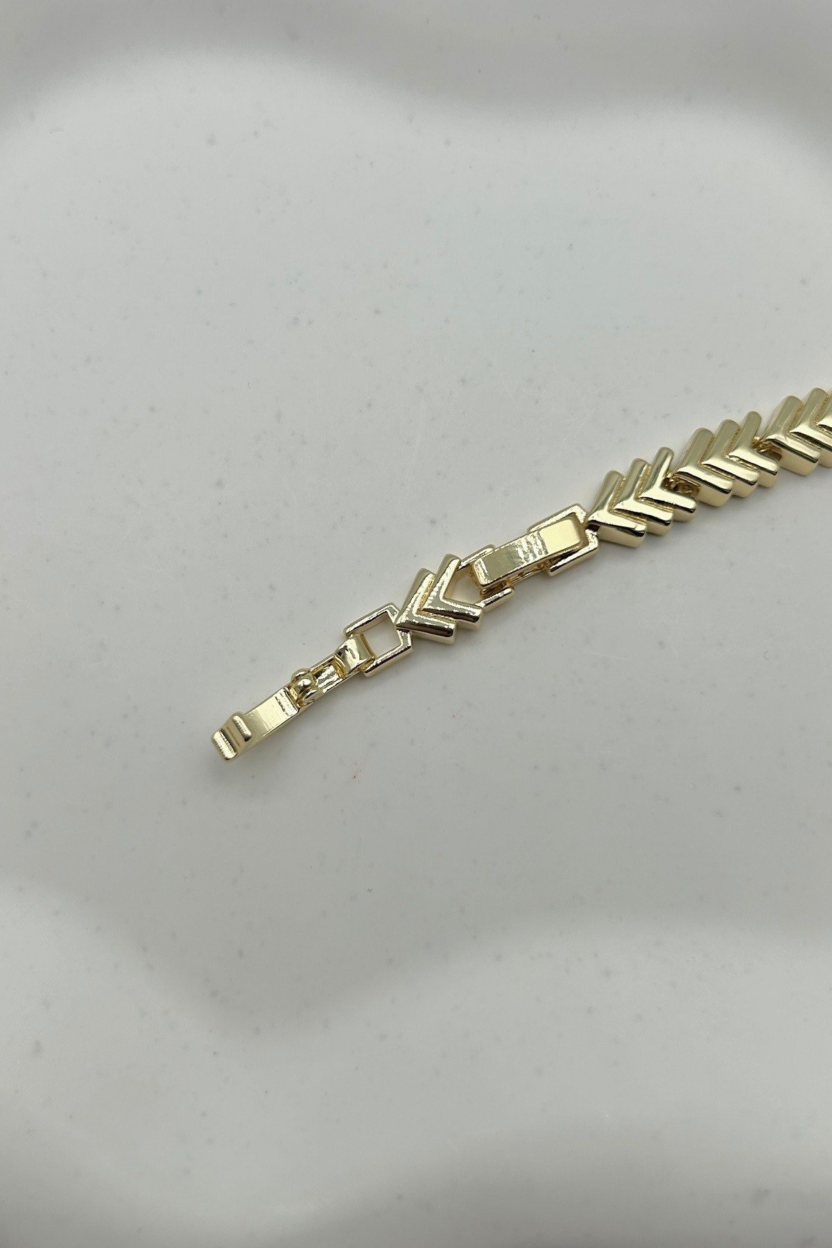 14k Altın Kaplama V Model Zirkon Taşlı Bileklik - Ayarlanabilir