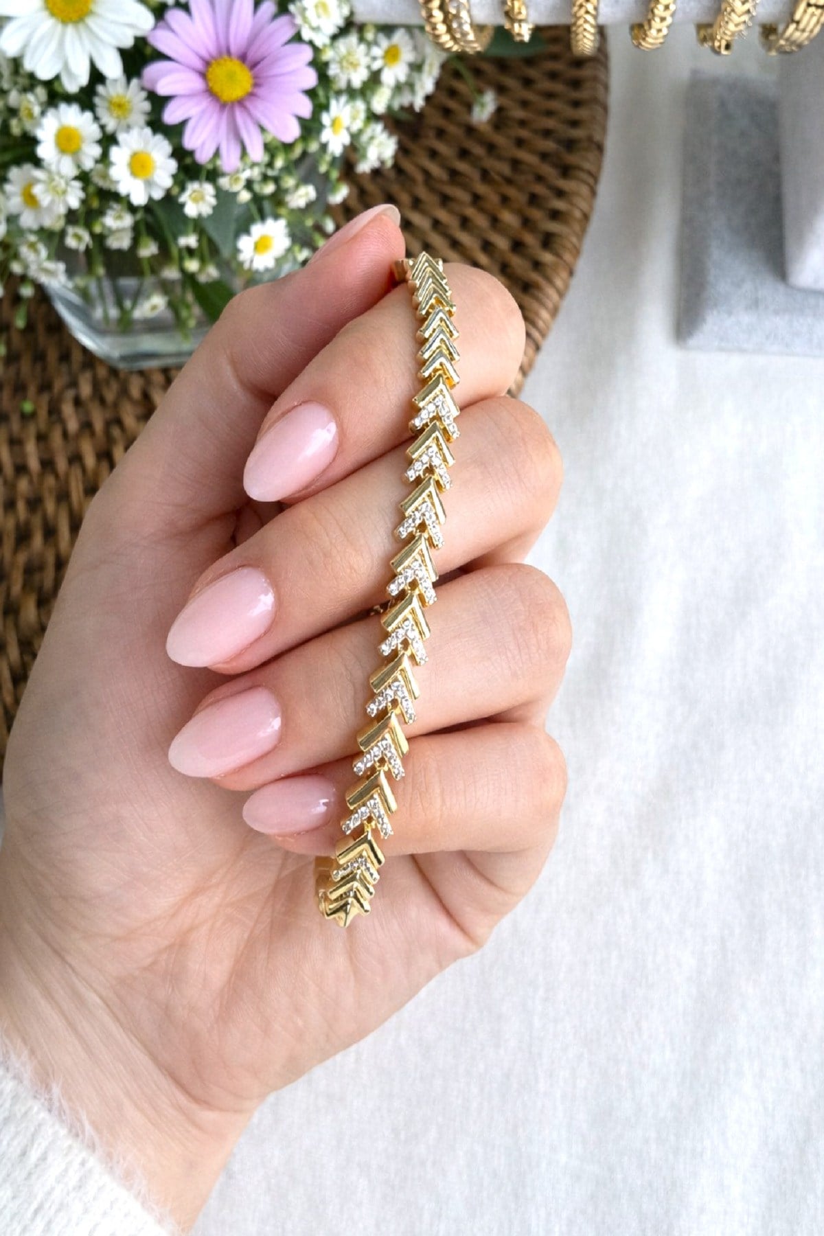 14k Altın Kaplama V Model Zirkon Taşlı Bileklik - Ayarlanabilir
