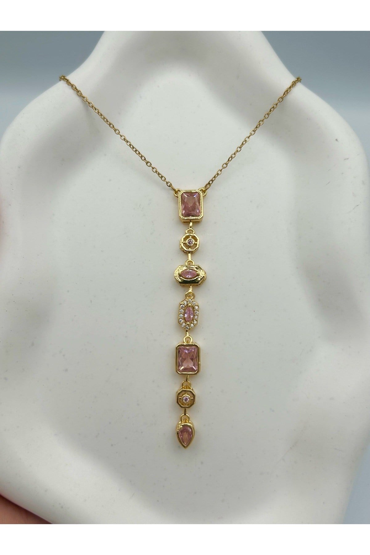 7 Element Ayarlanabilir Çelik Kolye – Pembe / Beyaz Renk