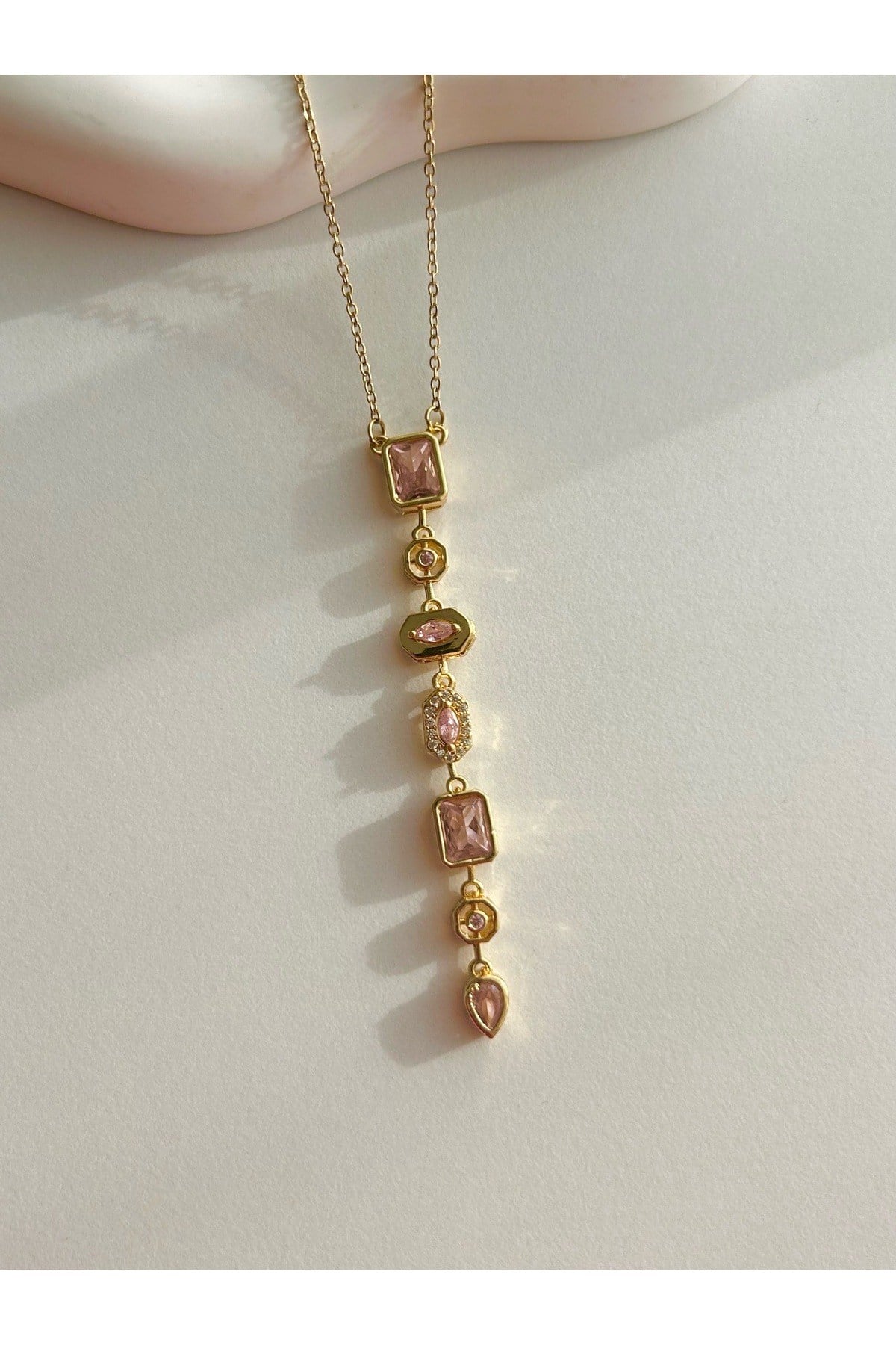 7 Element Ayarlanabilir Çelik Kolye – Pembe / Beyaz Renk