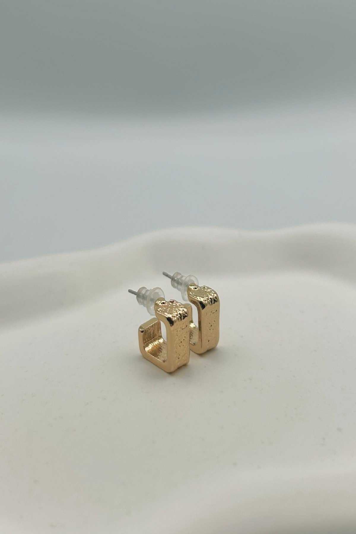 Asimetrik ve Gömme Taşlı Çoklu Set Kadın Küpe - Gold ve Gümüş Renk