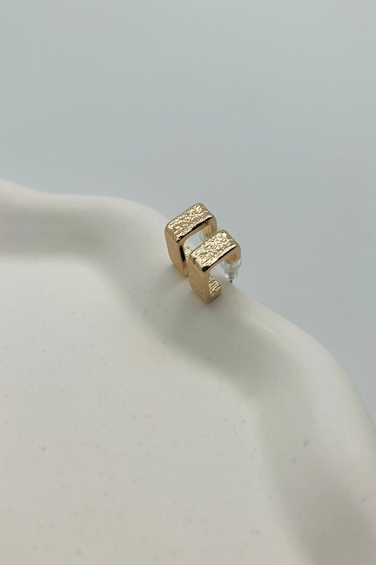 Asimetrik ve Gömme Taşlı Çoklu Set Kadın Küpe - Gold ve Gümüş Renk